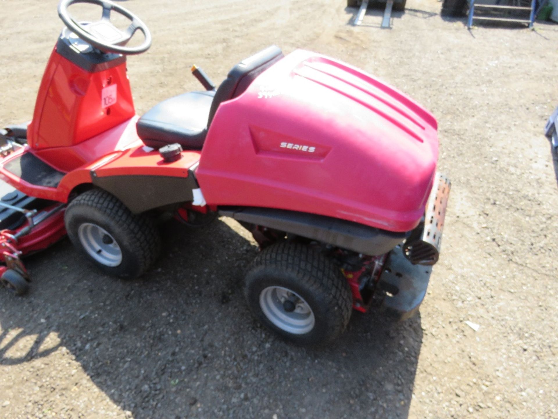 COUNTAX 4WD RIDE ON MOWER WITH OUTFRONT DECK, 394 REC HOURS, 25HP ENGINE. FINE ELECTRIC ADJUSTMENT O - Image 4 of 7
