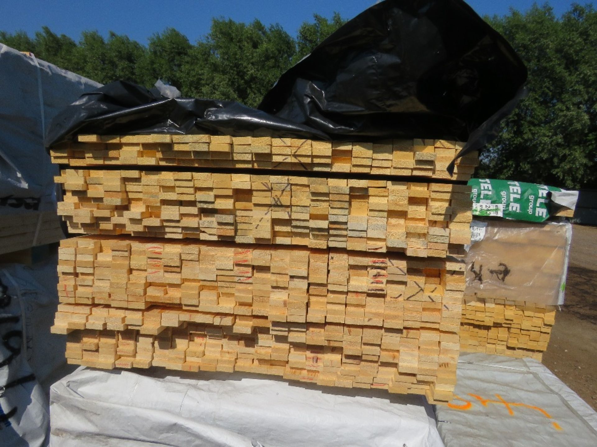 PACK OF UNTREATED VENETIAN FENCE / TRELLIS SLAT TIMBER CLADDING: 1.74M X 45MM X 17MM APPROX.