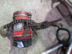 AIR POWERED CHAIN HOIST. THIS LOT IS SOLD UNDER THE AUCTIONEERS MARGIN SCHEME, THEREFORE NO VAT W