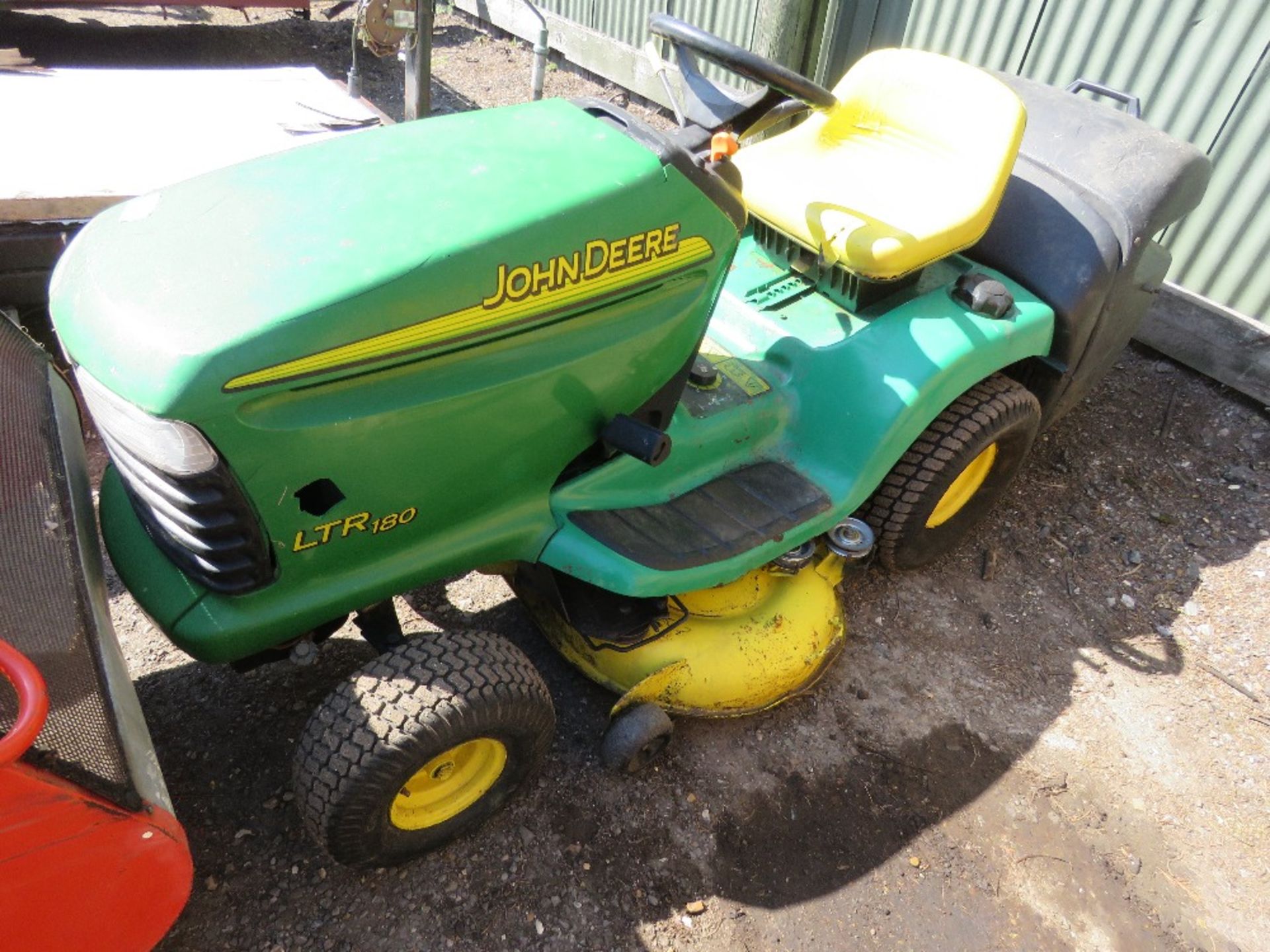 JOHN DEERE LTR180 PETROL ENGINED RIDE ON MOWER WITH COLLECTOR. WHEN TESTED WAS SEEN TO START, DRIVE, - Image 3 of 10