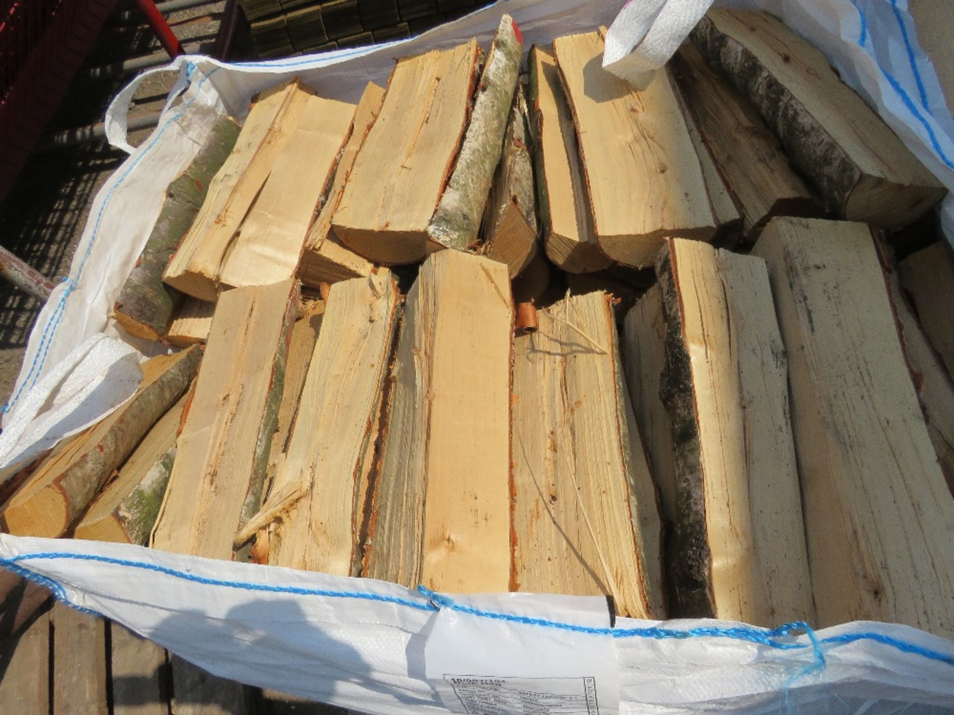 2 X BULK BAGS OF FIREWOOD LOGS, MAINLY SILVER BIRCH. THIS LOT IS SOLD UNDER THE AUCTIONEERS MARGI - Image 4 of 4