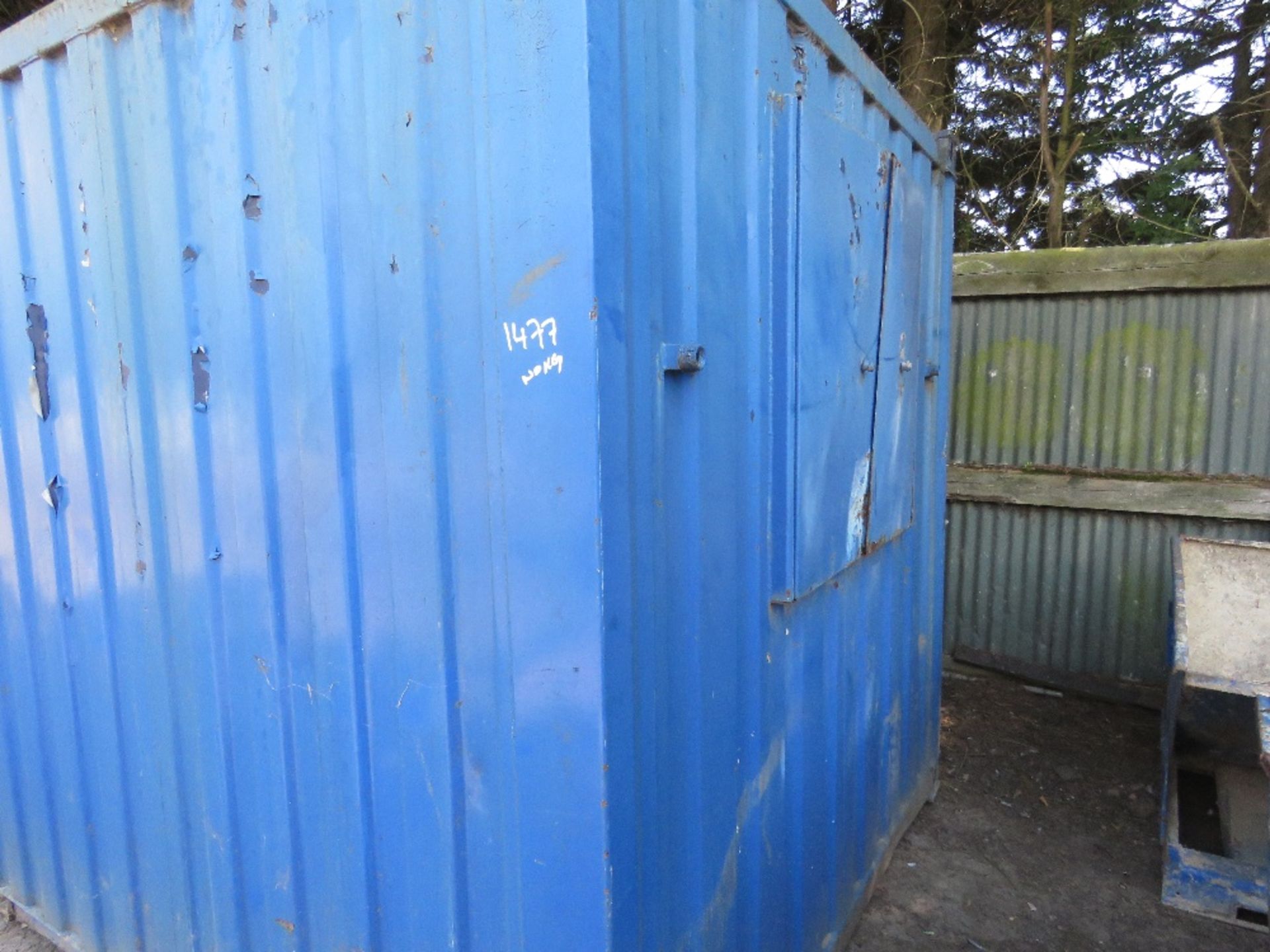 OFFICE CONTAINER UNIT, 12FT X 8FT APPROX. NO KEY BUT UNLOCKED. WITH FORK POCKETS SO WE CAN LOAD ONTO - Image 8 of 8
