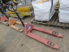 HYDRAULIC PALLET TRUCK. THIS LOT IS SOLD UNDER THE AUCTIONEERS MARGIN SCHEME, THEREFORE NO VAT WILL