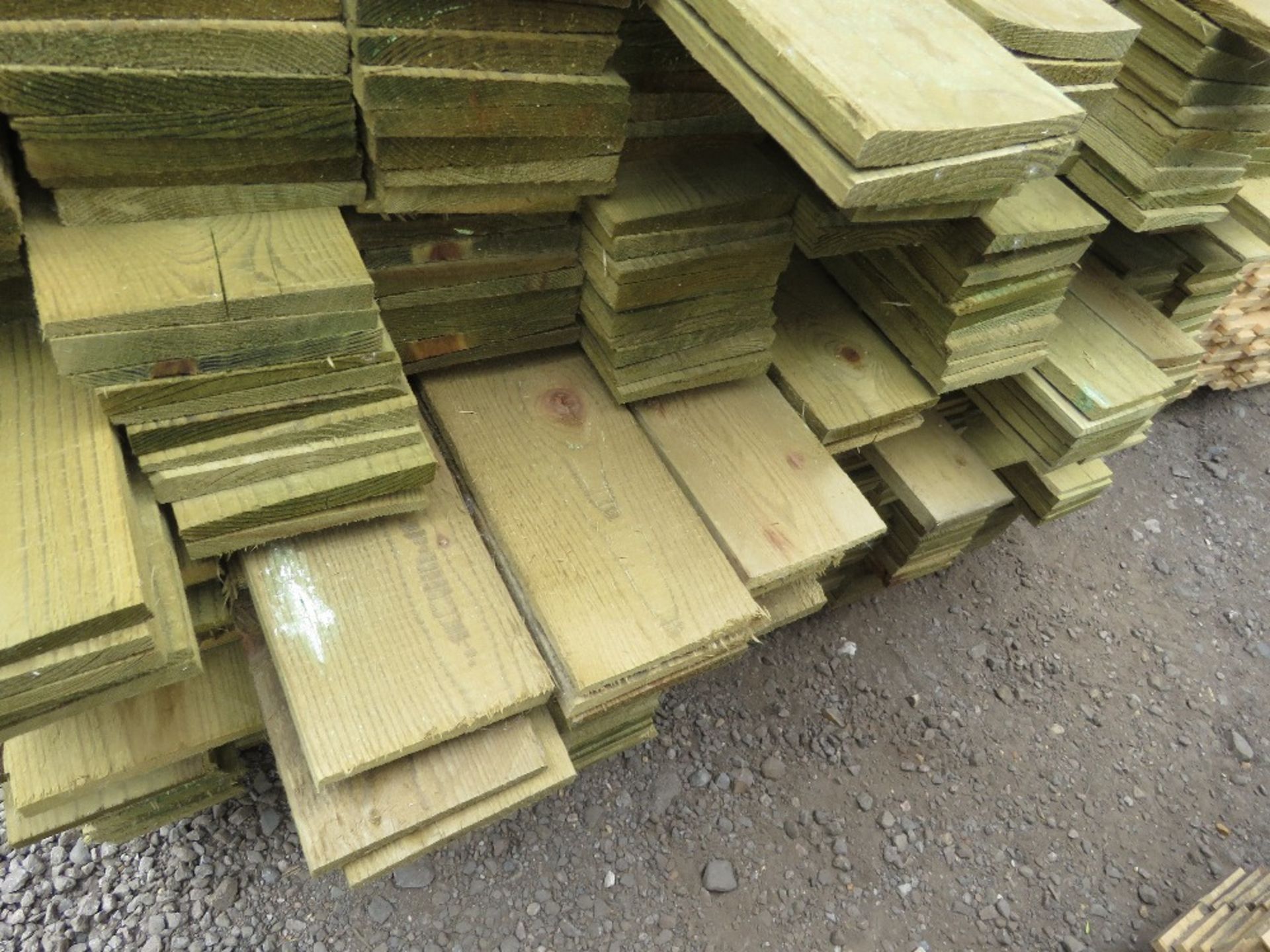 LARGE PACK OF PRESSURE TREATED FEATHER EDGE FENCE CLADDING TIMBER BOARDS: MIXED SIZES 1.70-1.90M LEN - Image 2 of 3