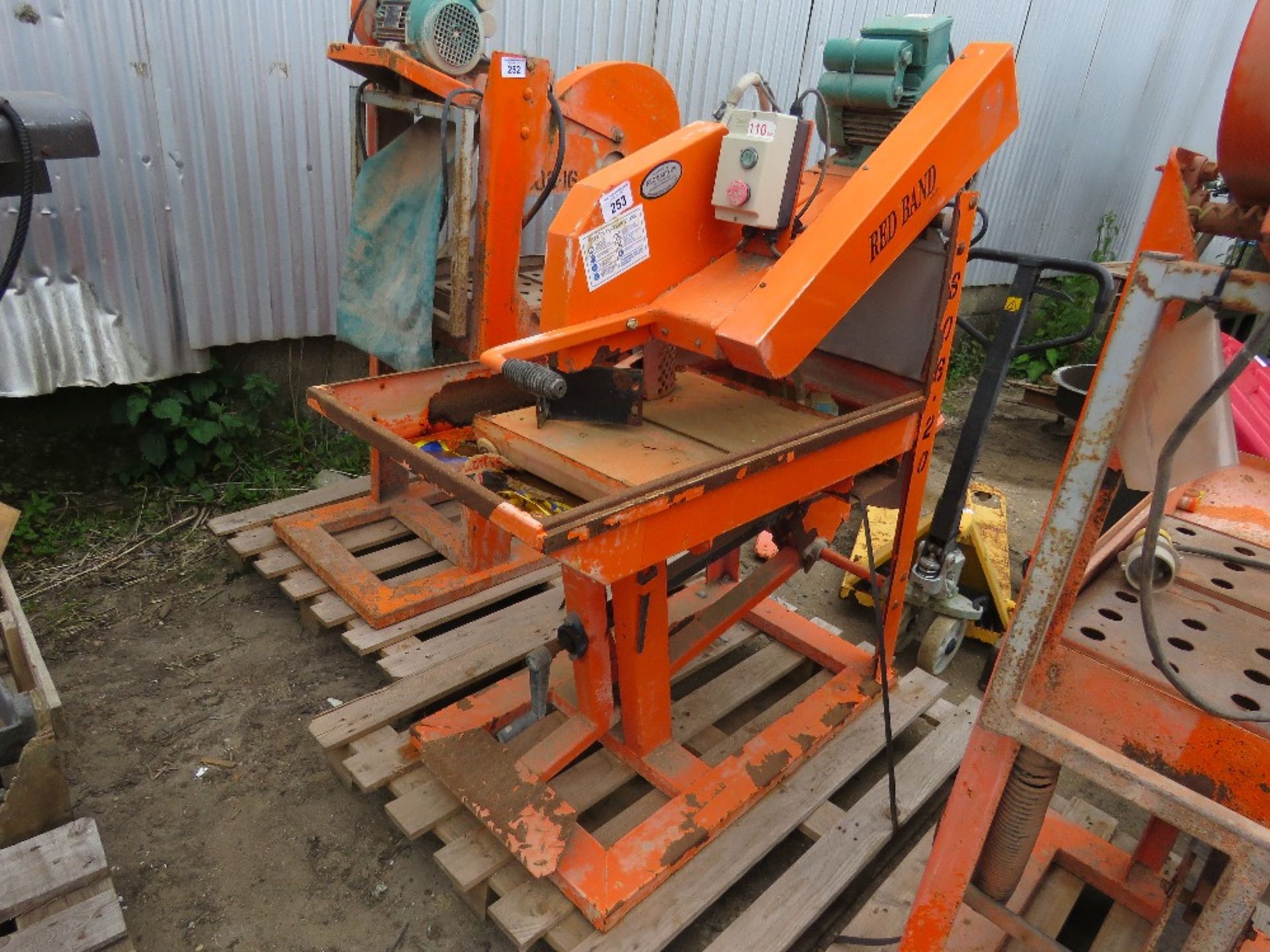 REDBAND 110 VOLT SLAB CUTTING SAWBENCH.