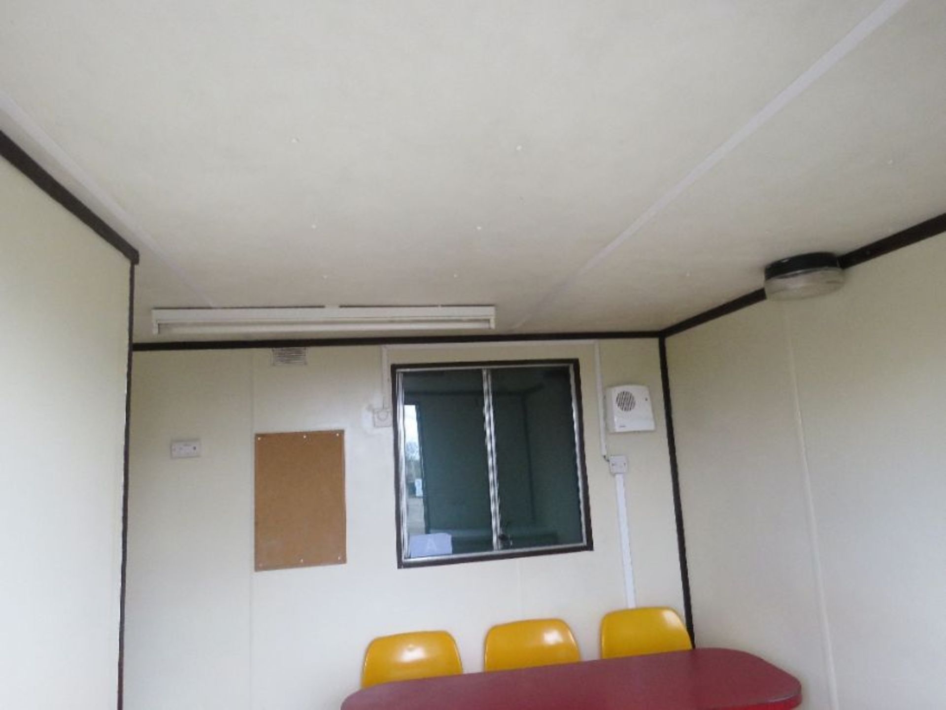 SECURE WELFARE CABIN, 32FT LENGTH X 10FT WIDTH APPROX WITH STEPHILL 10KVA GENERATOR - Image 10 of 18