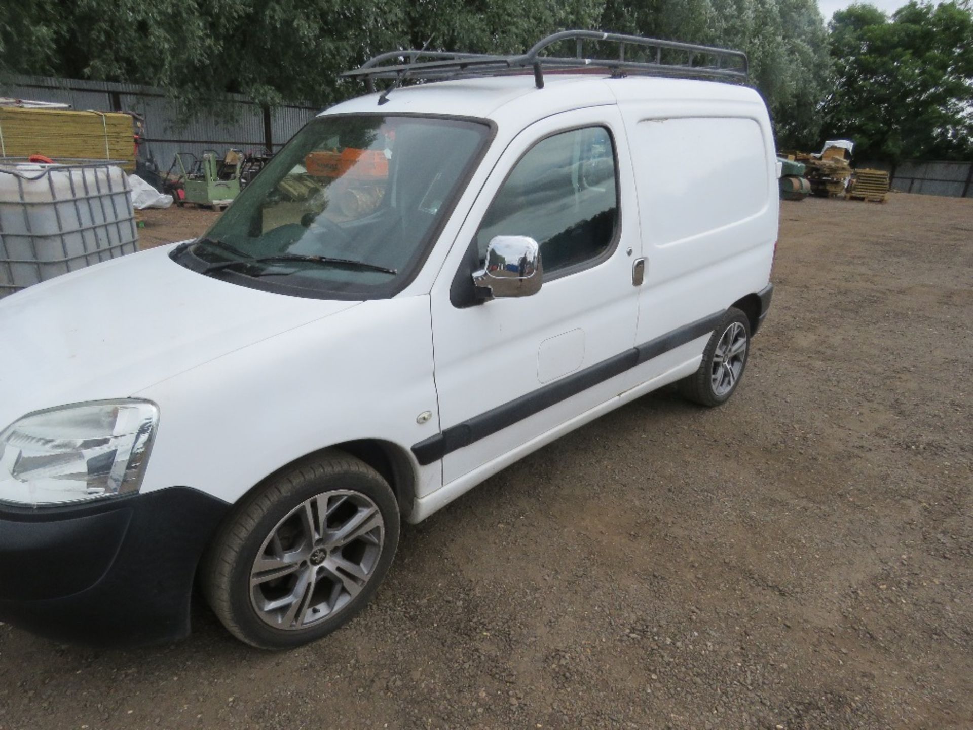 PEUGEOT PARTNER PANEL VAN REG:ET06 AUP. WITH V5 AND MOT UNTIL 18TH MARCH 2024. 152,227 REC MILES. WH - Image 5 of 15