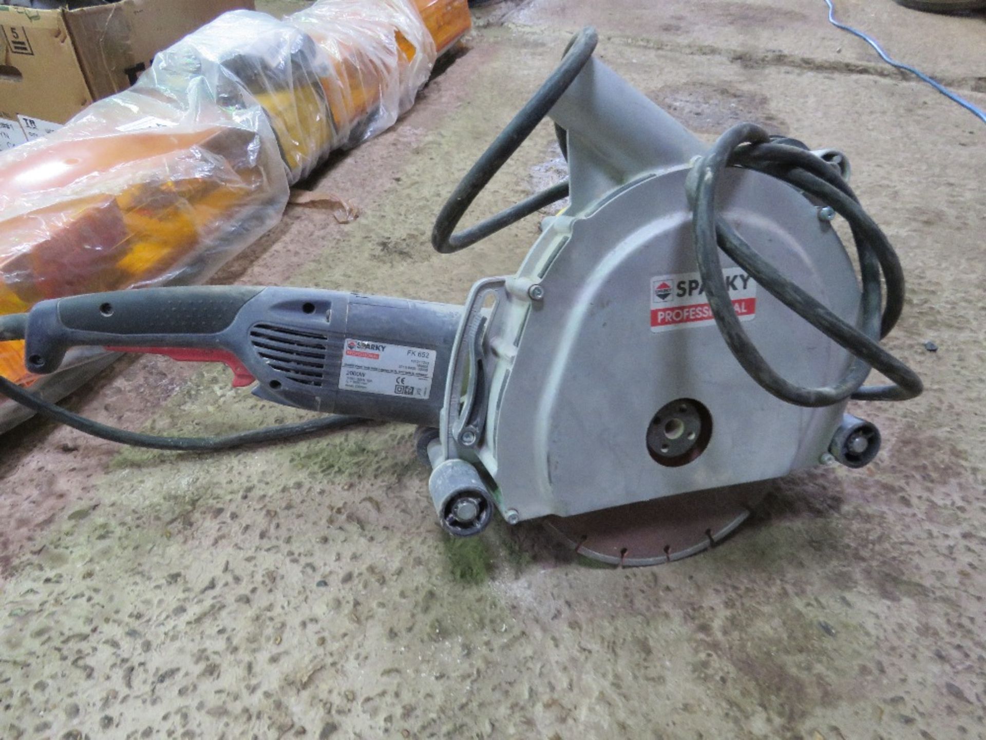 SPARKY HEAVY DUTY WALL SAW WITH A BLADE. - Image 2 of 3