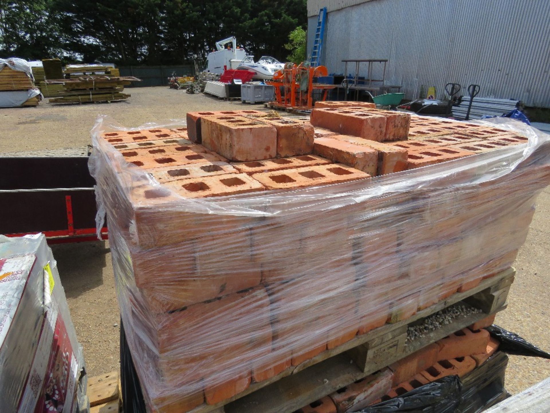 2 X PALLET OF RED BRICKS 215 X 70 X 100 APPROX. - Image 8 of 8