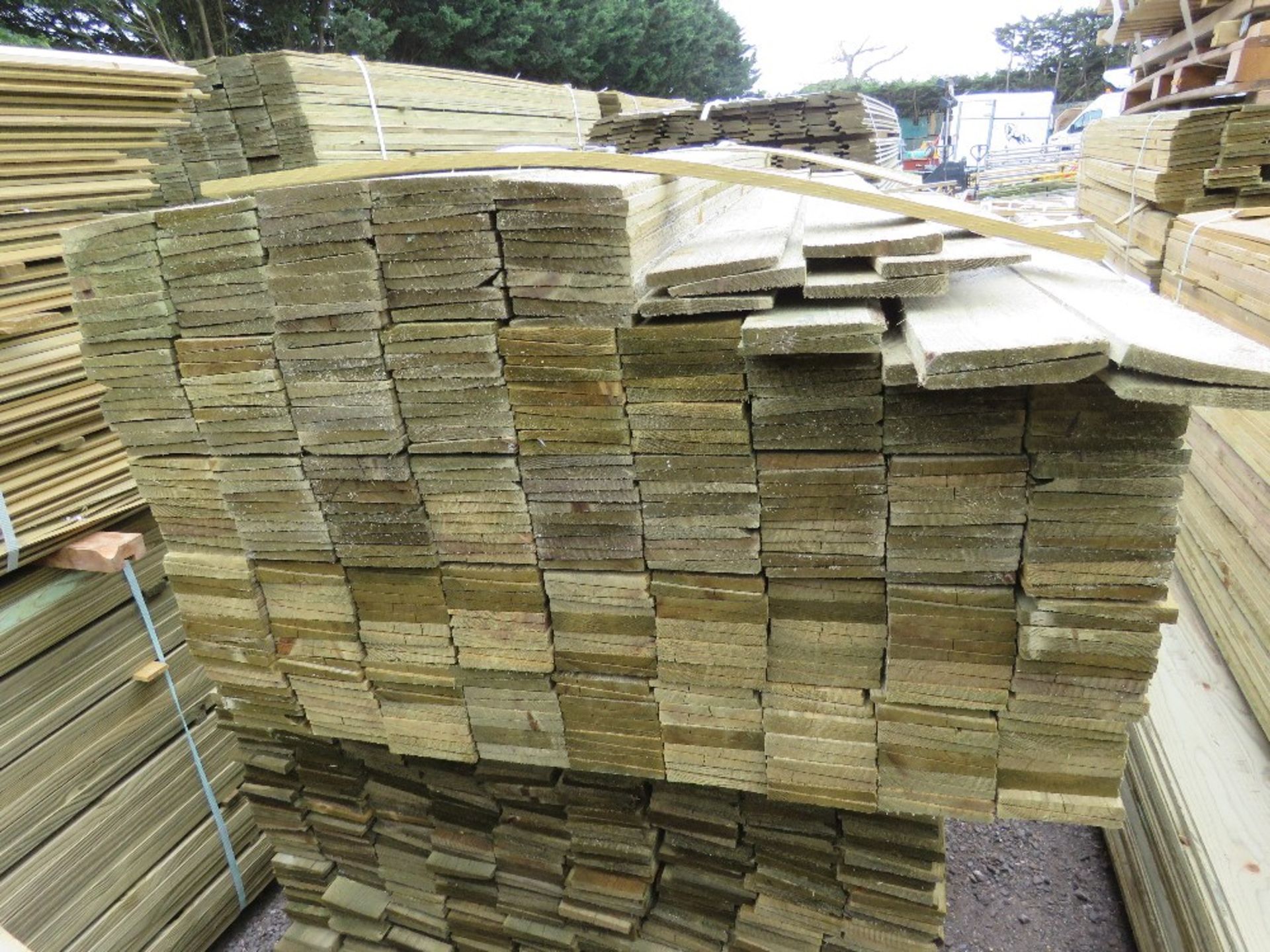 LARGE PACK OF PRESSURE TREATED FEATHER EDGE FENCE CLADDING TIMBER BOARDS. 1.8M LENGTH X 100MM WIDTH - Image 2 of 3