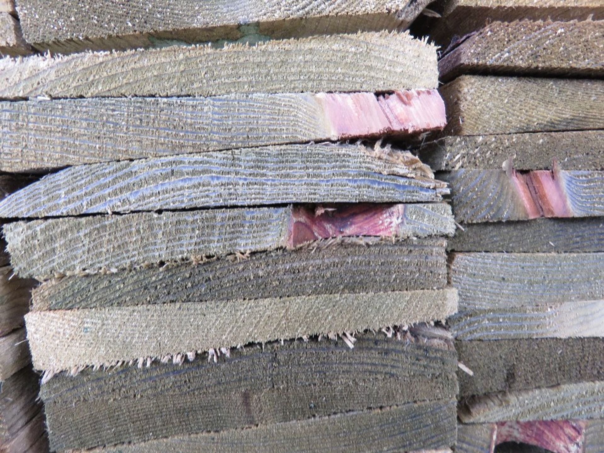 PACK OF TREATED FEATHER EDGE TIMBER CLADDING BOARDS: 0.9M LENGTH X 100MM WIDTH APPROX. - Image 3 of 3