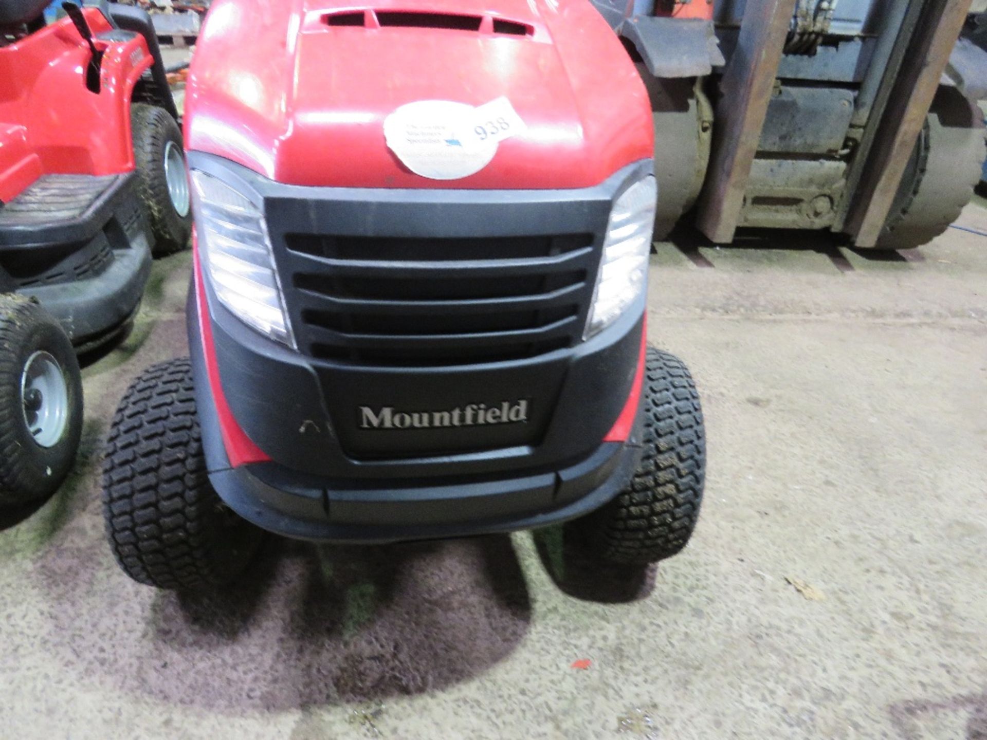 MOUNTFIELD 1636M RIDE ON MOWER WITYH COLLECTOR. WHEN TESTED WAS SEEN TO RUN AND MOWERS ENGAGED BUT D - Image 2 of 9