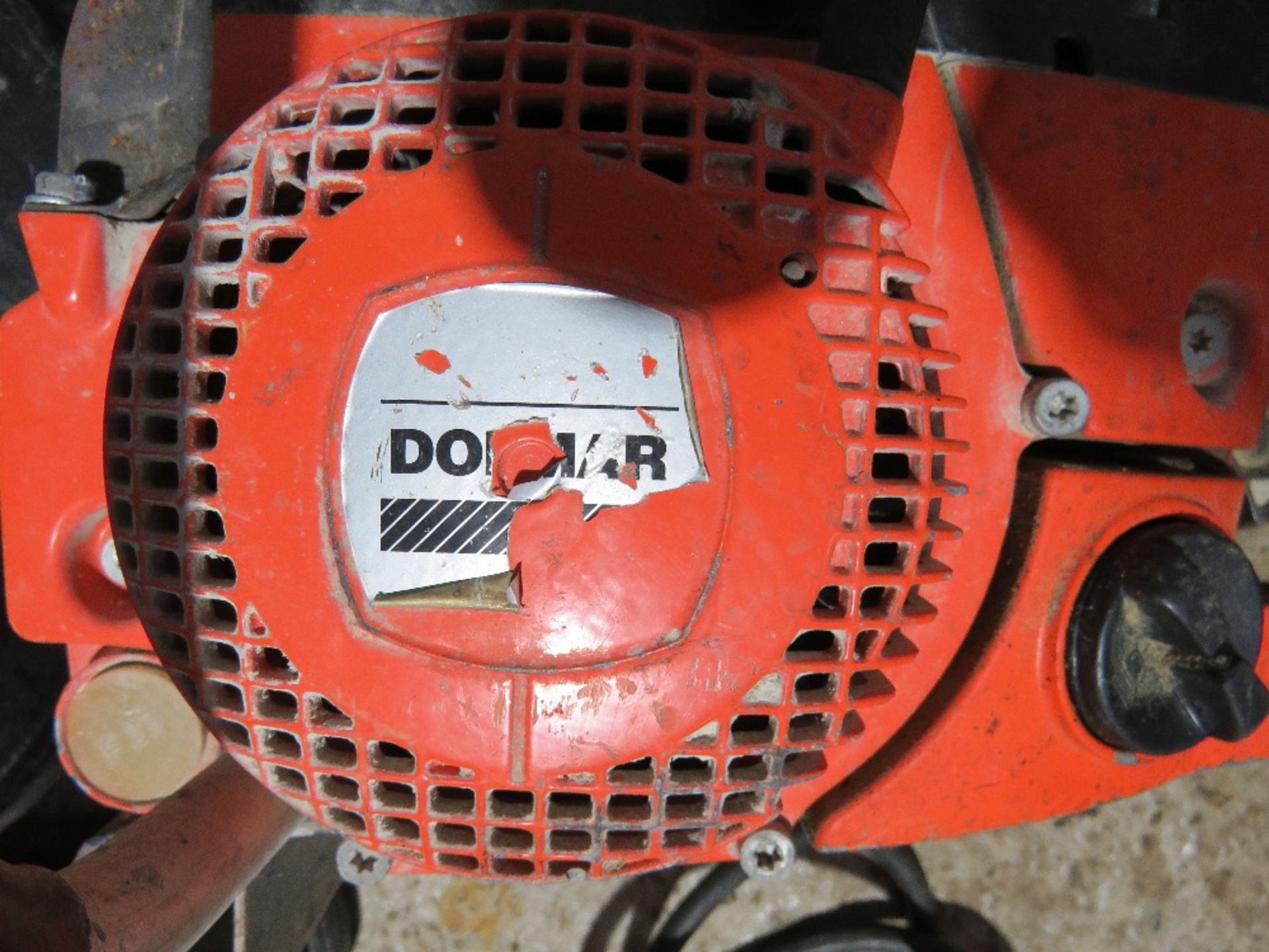 DOLMAR PETROL SAW WITH A BLADE. THIS LOT IS SOLD UNDER THE AUCTIONEERS MARGIN SCHEME, THEREFORE N - Image 2 of 3