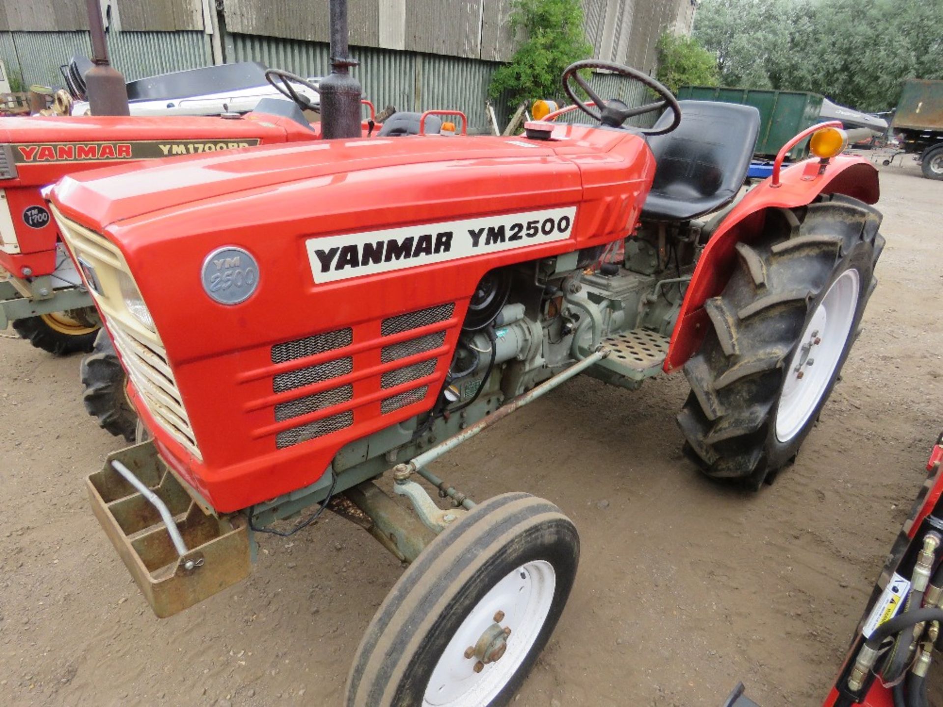 YANMAR YM2500 2WD COMPACT 25HP AGRICULTURAL TRACTOR WITH REAR LINK ARMS. WHEN TESTED WAS SEEN TO DRI - Image 3 of 7