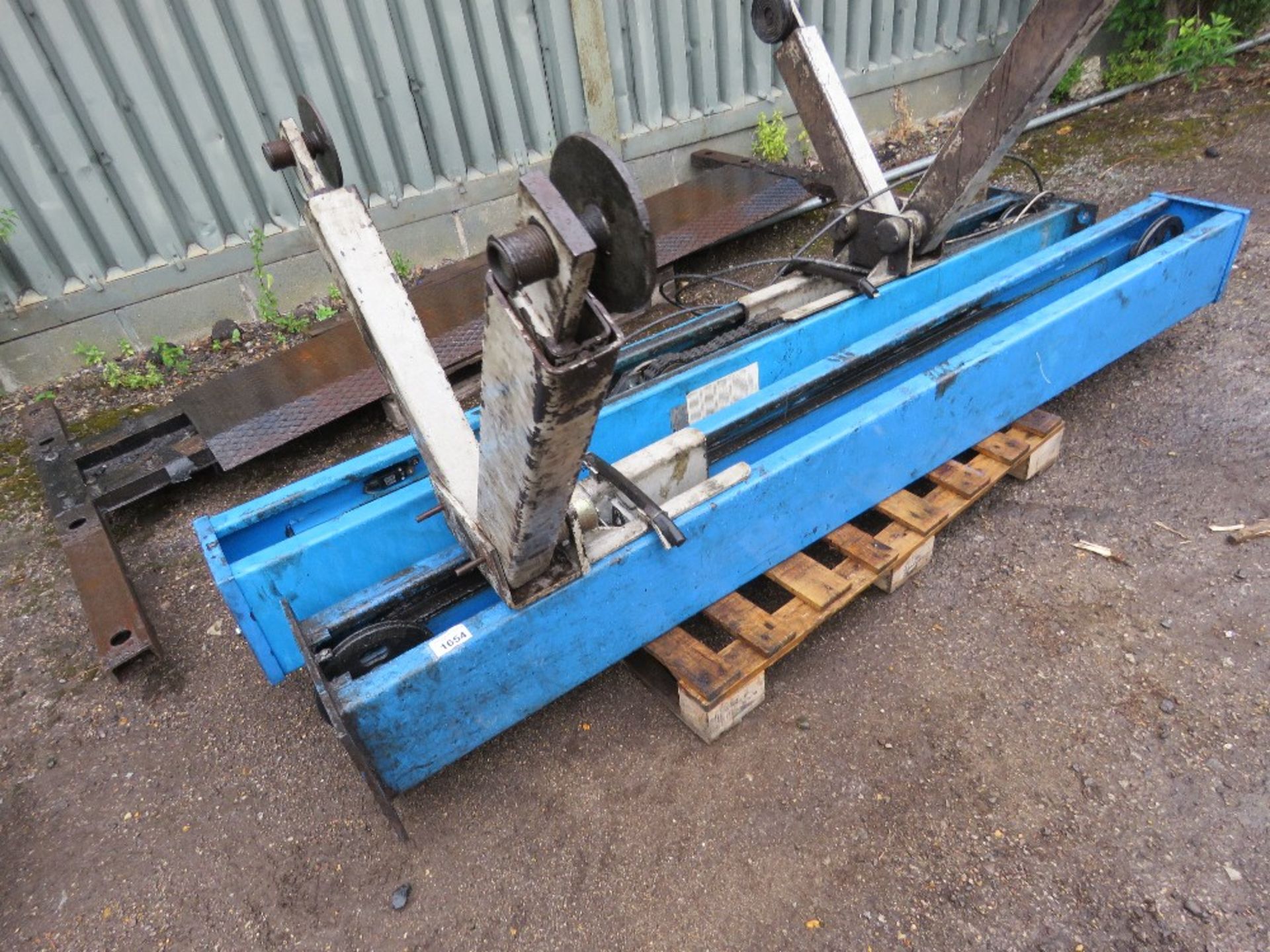 HOFFMAN 2800KG RATED 2 POST VEHICLE LIFT. WORKING WHEN RECENTLY REMOVED FROM WORKSHOP LIQUIDATION. - Image 2 of 4