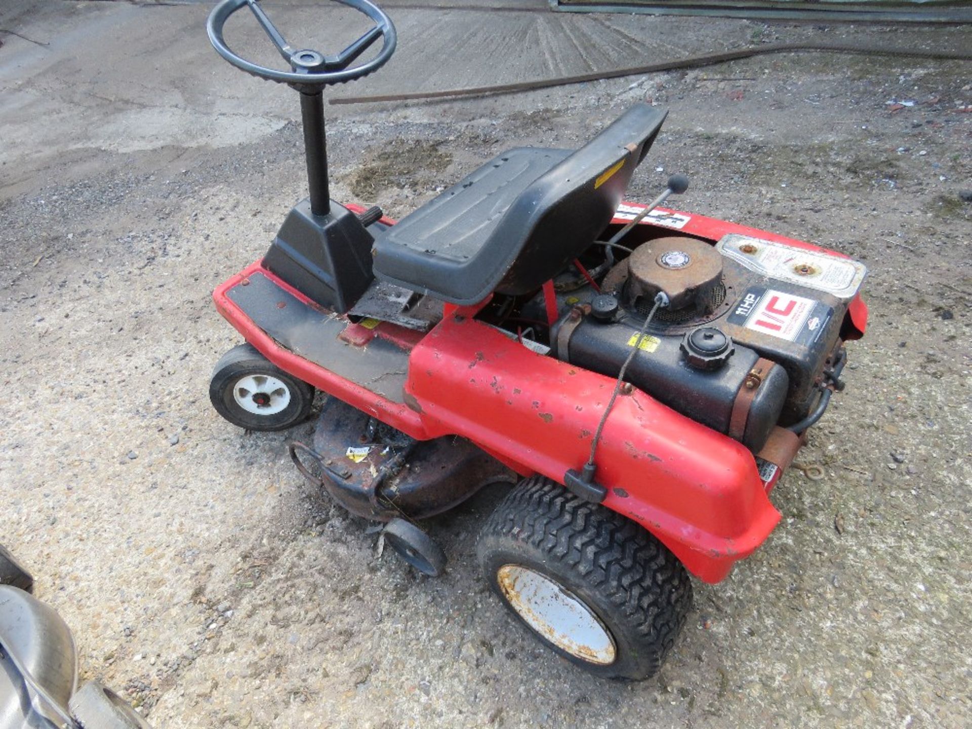 PETROL ENGINED RIDE ON MOWER. THIS LOT IS SOLD UNDER THE AUCTIONEERS MARGIN SCHEME, THEREFORE NO - Image 3 of 6