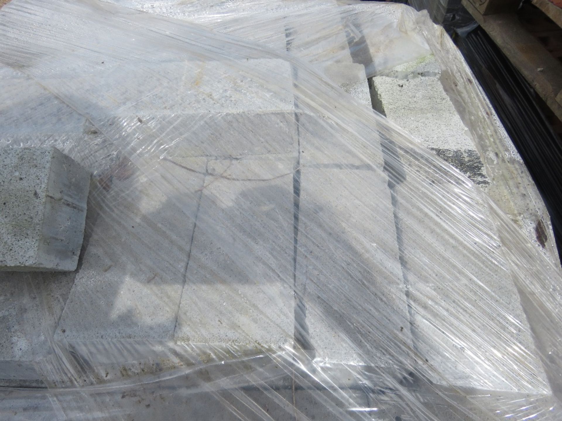 PALLET OF LIGHTWEIGHT BLOCKS: 100 X 215 X 65 APPROX. - Image 6 of 6