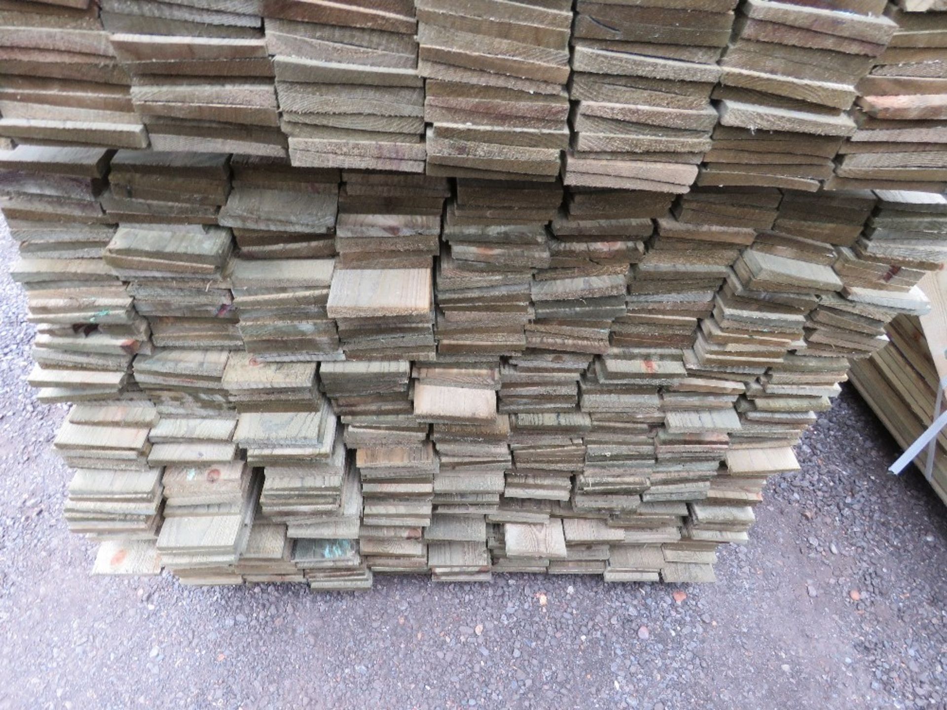 EXTRA LARGE PACK OF PRESSURE TREATED FEATHER EDGE FENCE CLADDING TIMBER BOARDS. 1.65M LENGTH X 100MM - Image 3 of 4