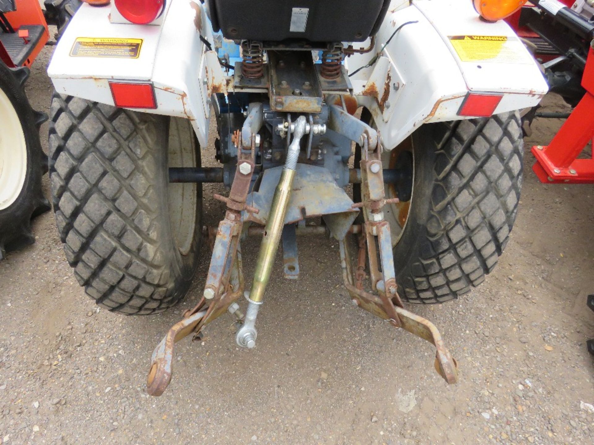 MITSUBISHI MT180HD 4WD COMPACT AGRICULTURAL TRACTOR, HYDRASTATIC DRIVE, ON GRASS TYRES WITH REAR LI - Image 7 of 8