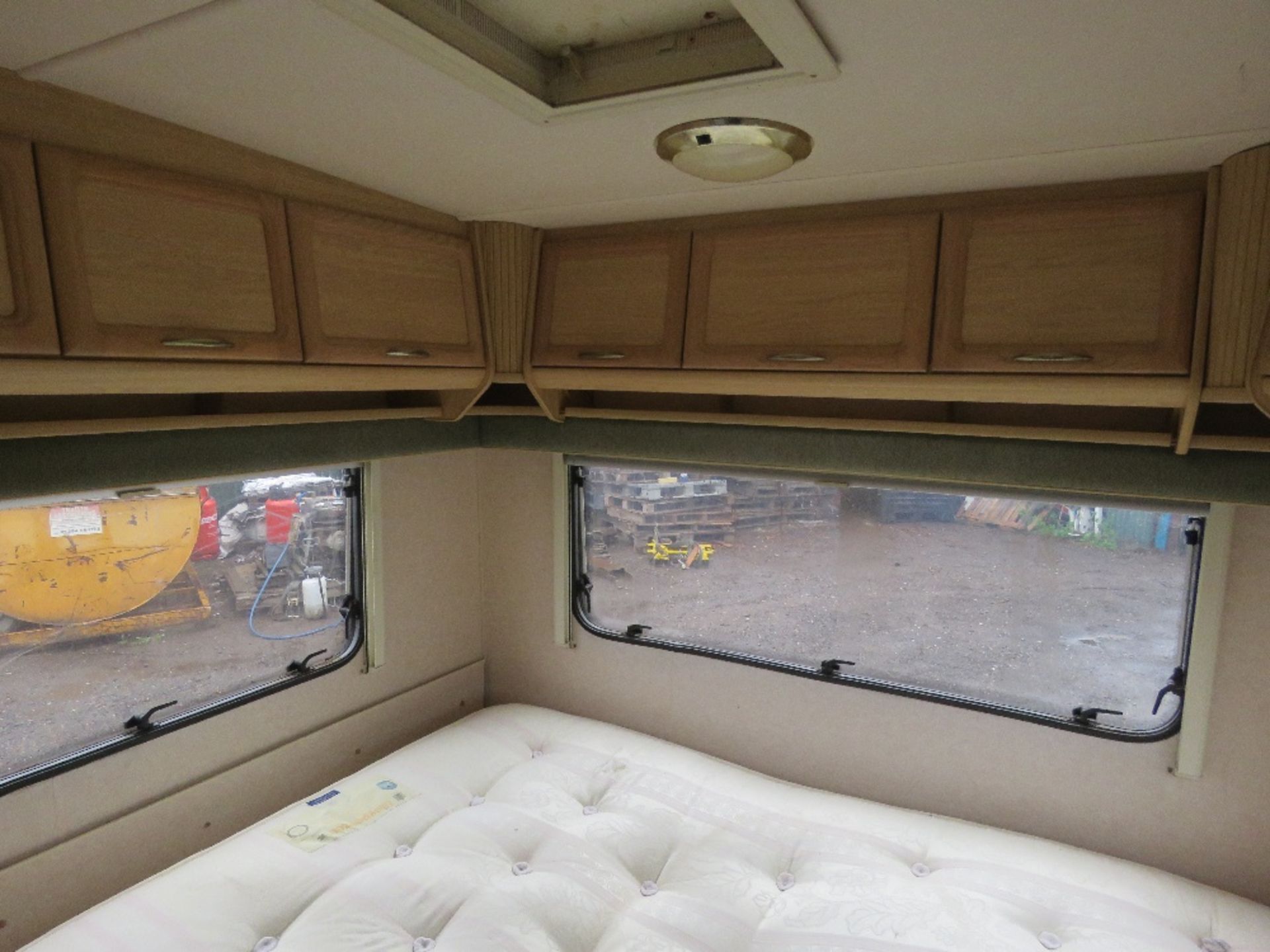 ABBEY SPECTRUM 620 TWIN AXLED CARAVAN. SHOWER, TOILET, FRIDGE, COOKER, DOUBLE BED ETC. (APPLIANCES - Image 9 of 20