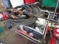 HYDRAULIC POWER PACK WITH HOSES AND GUN. THIS LOT IS SOLD UNDER THE AUCTIONEERS MARGIN SCHEME, TH