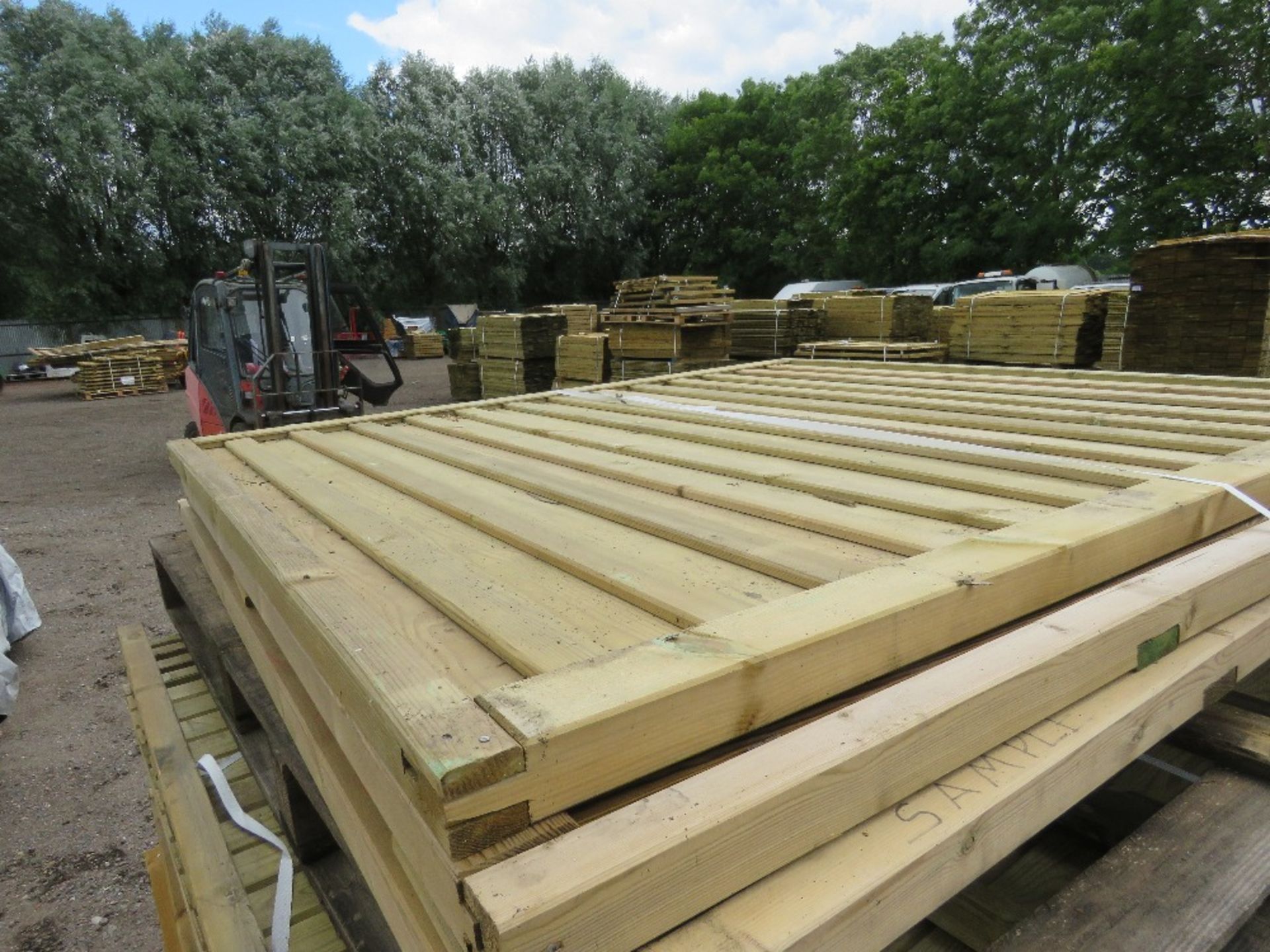 STACK OF ASSORTED WOODEN FENCING PANELS, 20NO APPROX. - Image 4 of 9