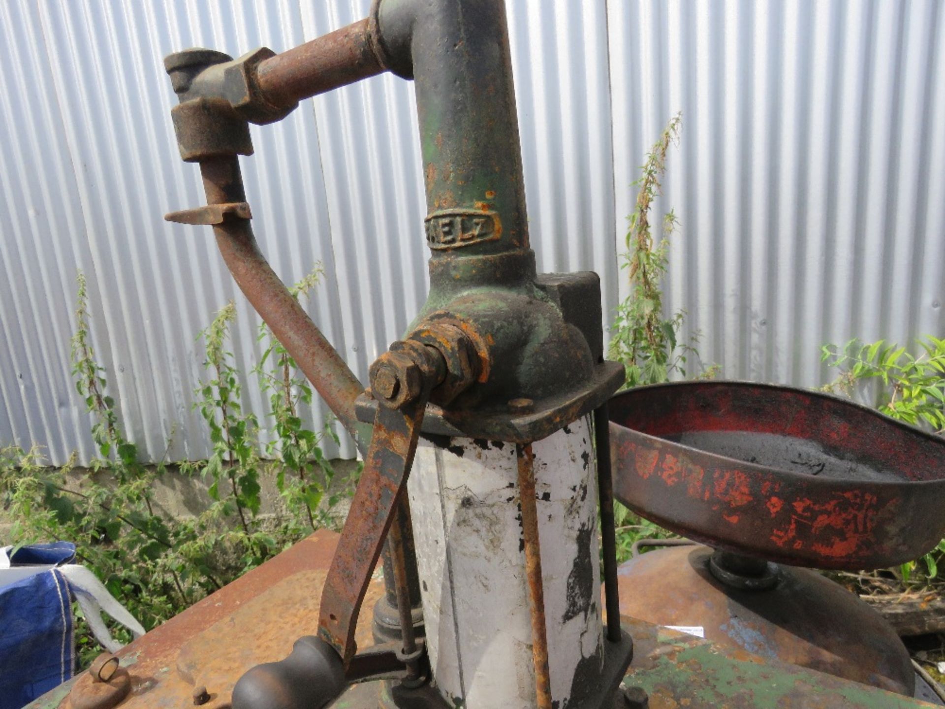 OLD OIL TANK WITH HAND PUMP PLUS AN OIL DRAINER UNIT. THIS LOT IS SOLD UNDER THE AUCTIONEERS MARG - Image 2 of 3