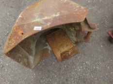 EXCAVATOR DIGGER BUCKET: 2FT WIDTH ON 45MM PINS APPROX. THIS LOT IS SOLD UNDER THE AUCTIONEERS MA