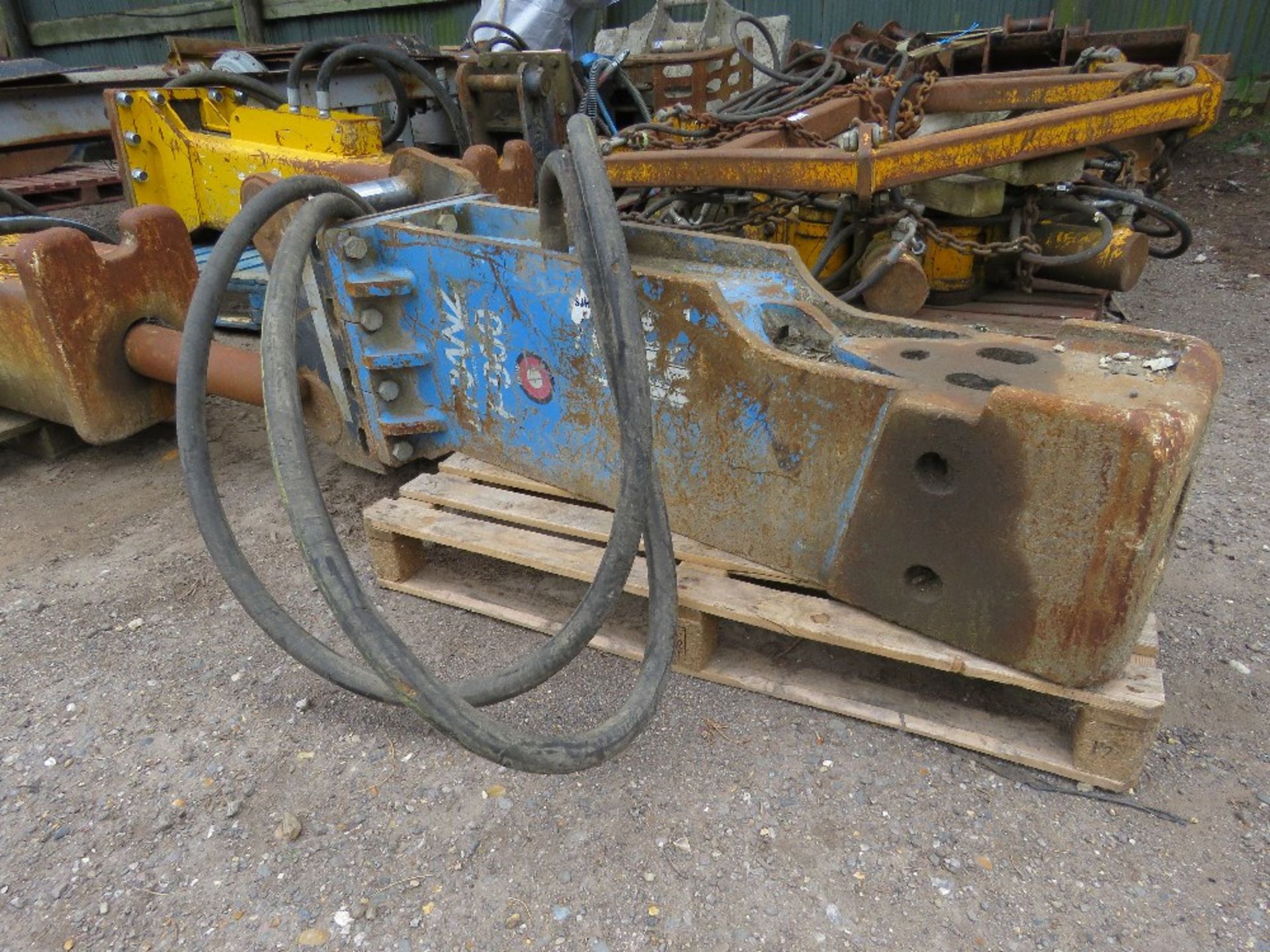 FRANZ F900 EXCAVATOR MOUNTED BREAKER ON 65MM PINS. - Image 2 of 6