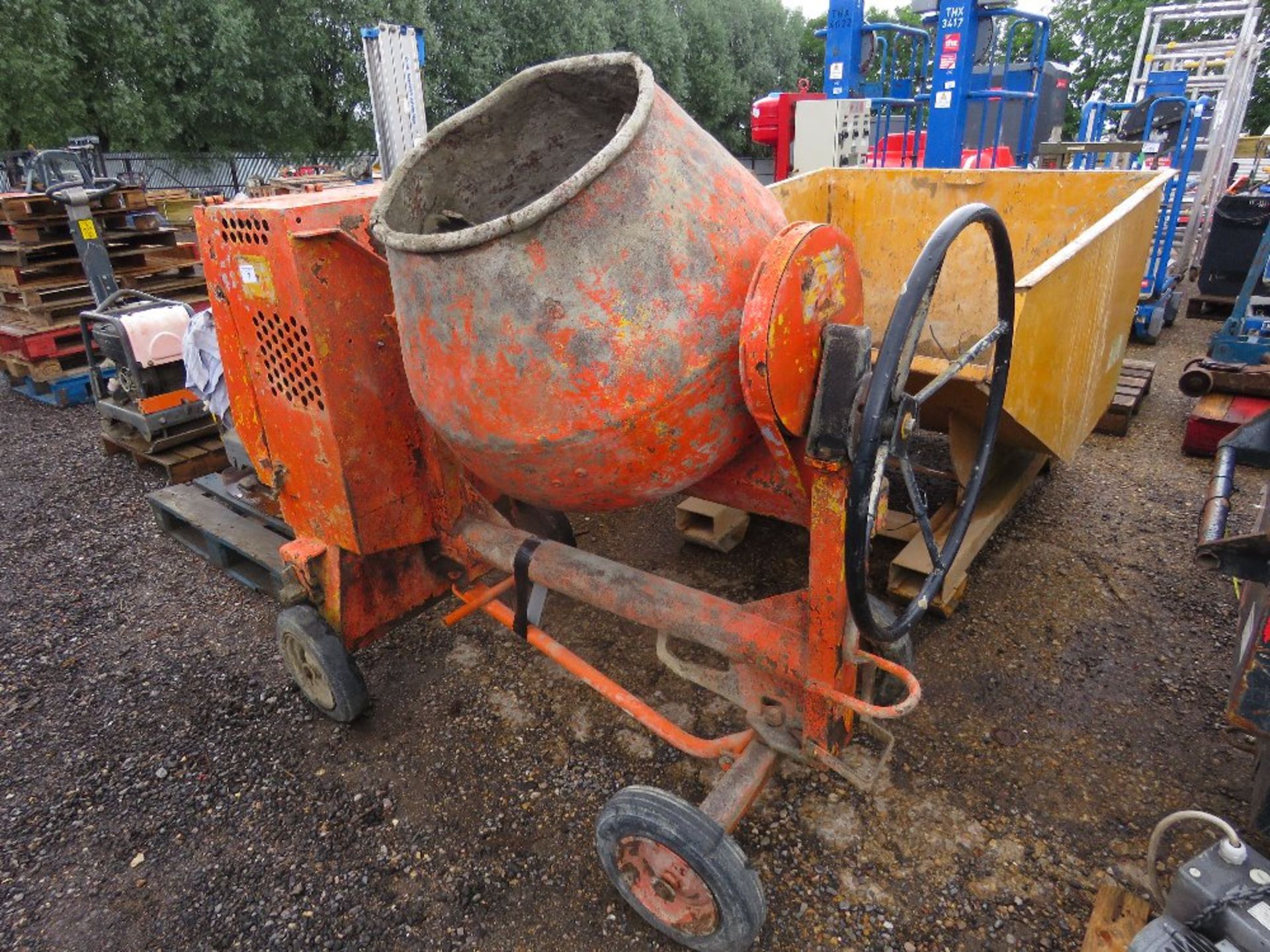 BELLE DIESEL ENGINED SITE MIXER WITH YANMAR ENGINE. WHEN TESTED WAS SEEN TO RUN AND DRUM TURNED....S - Image 2 of 6