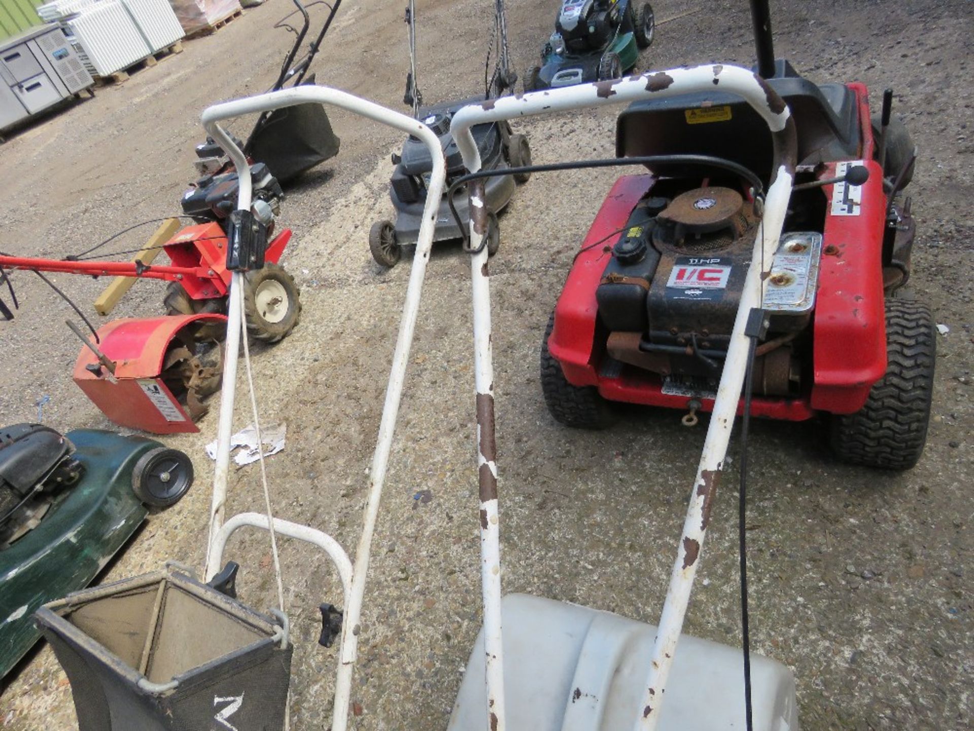 2 X PETROL ENGINED LAWN MOWERS. - Image 5 of 6
