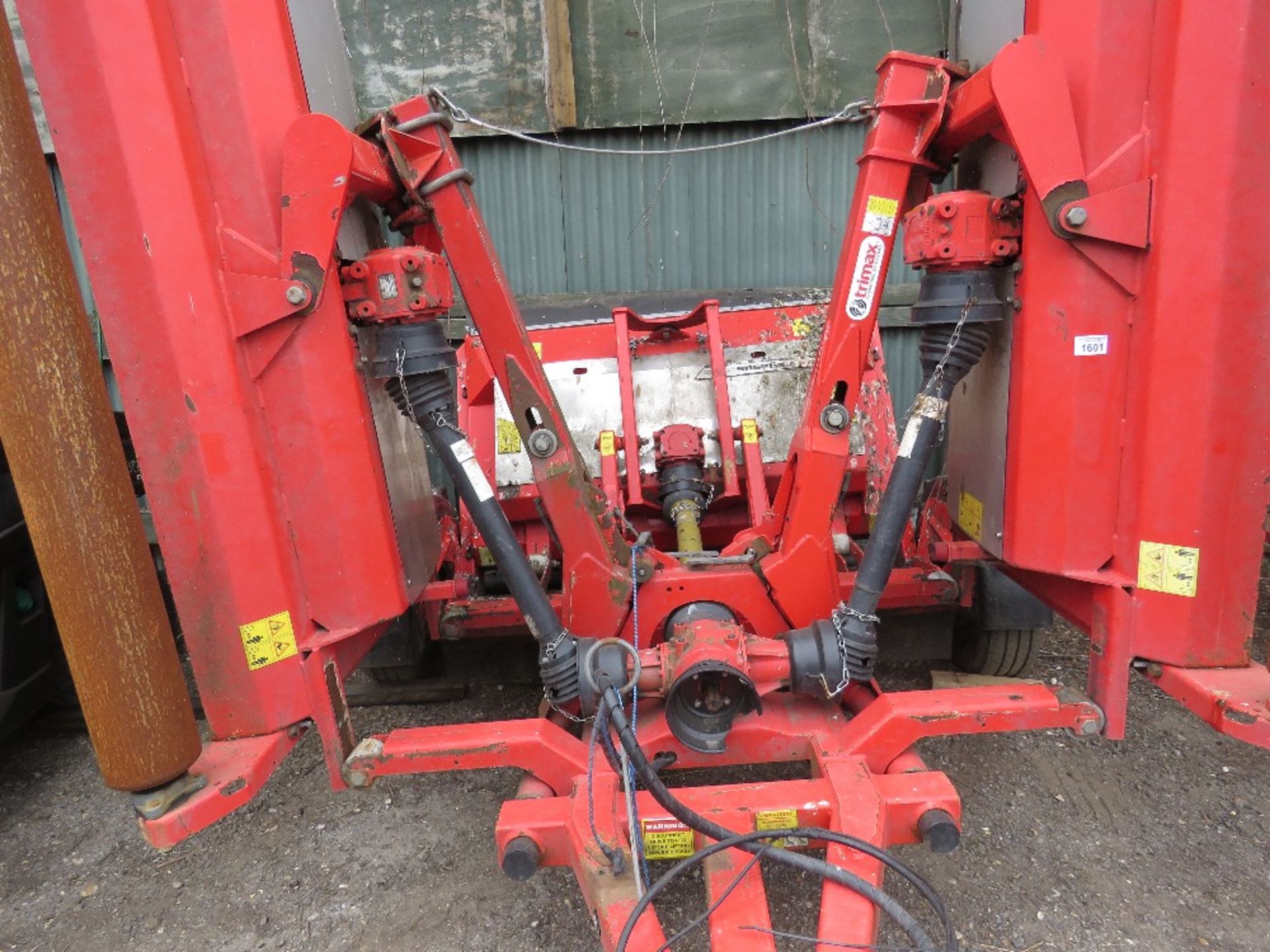 TRIMAX 728-610-400 BATWING TYPE ROLLER MOWER, YEAR 2017. PEGASUS S3 HEADS. NB: REQUIRES SOME REPAIR - Image 2 of 11