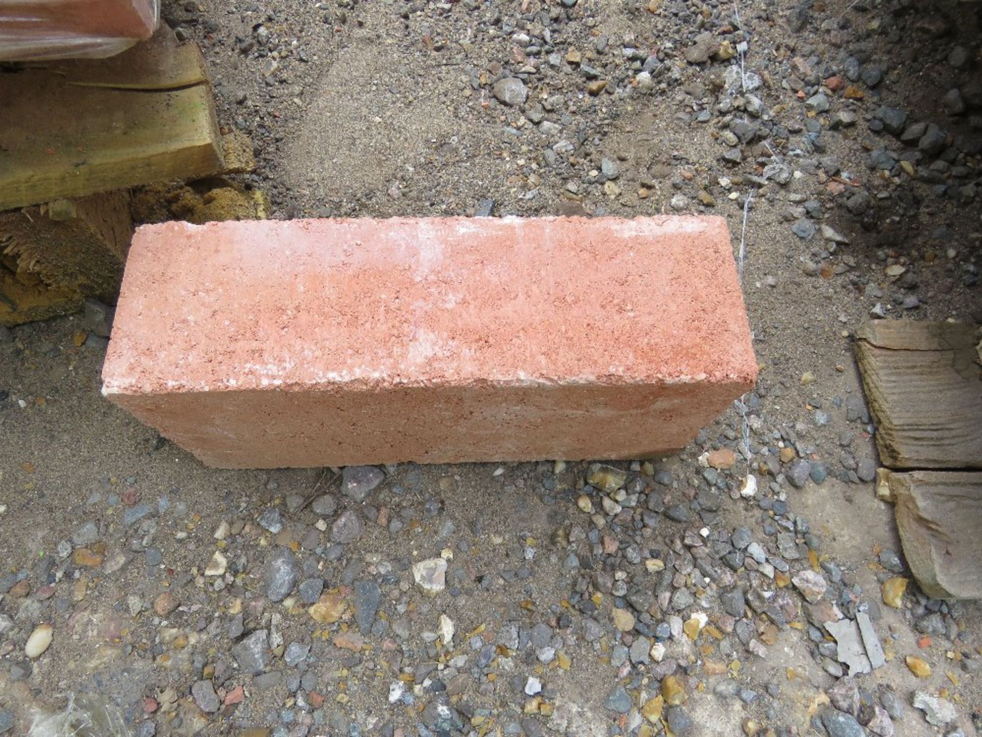 2 X PALLETS OF MAINLY RED BRICKS. - Image 16 of 20