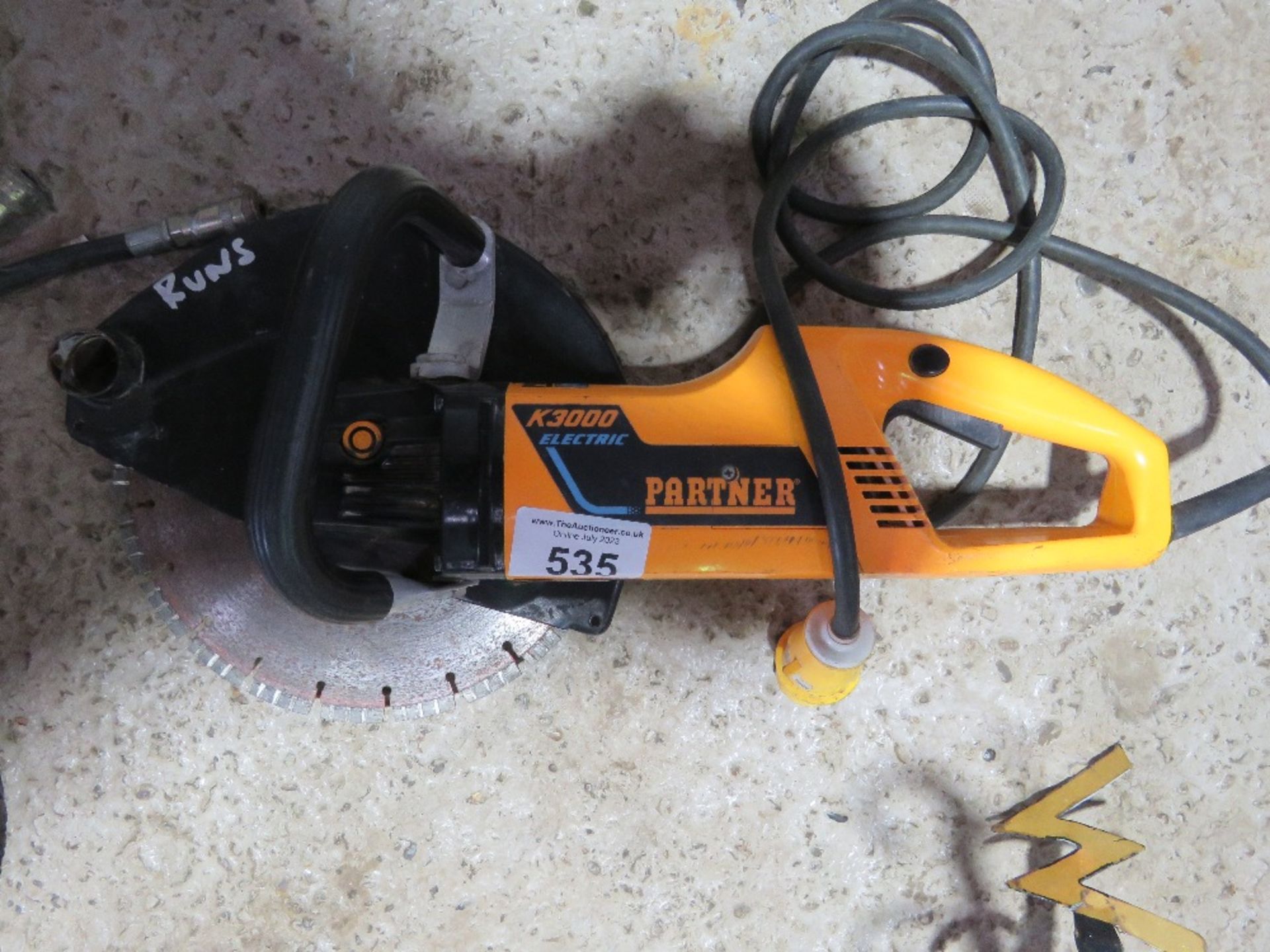 PARTNER K3000 110VOLT POWERED CUT OFF SAW WITH BLADE, SEEN RUNNING. THIS LOT IS SOLD UNDER THE AU