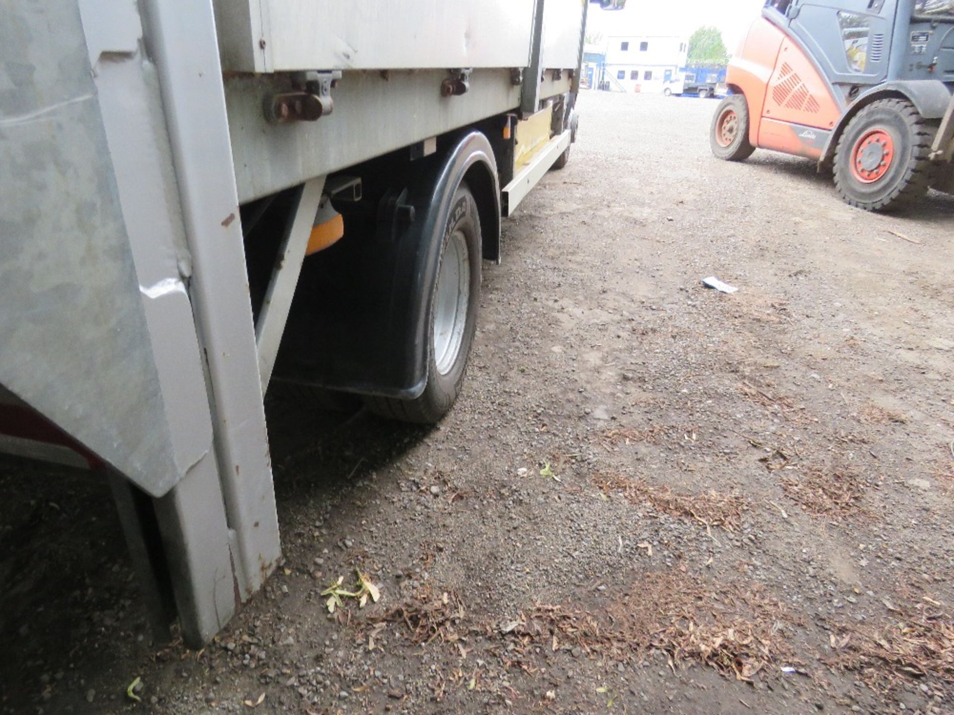 IVECO 70C17 TYPE 7000KG RATED TIPPER TRUCK REG:BG15 YVK WITH V5. 63,954 REC MILES. DIRECT FROM LOCAL - Image 15 of 33