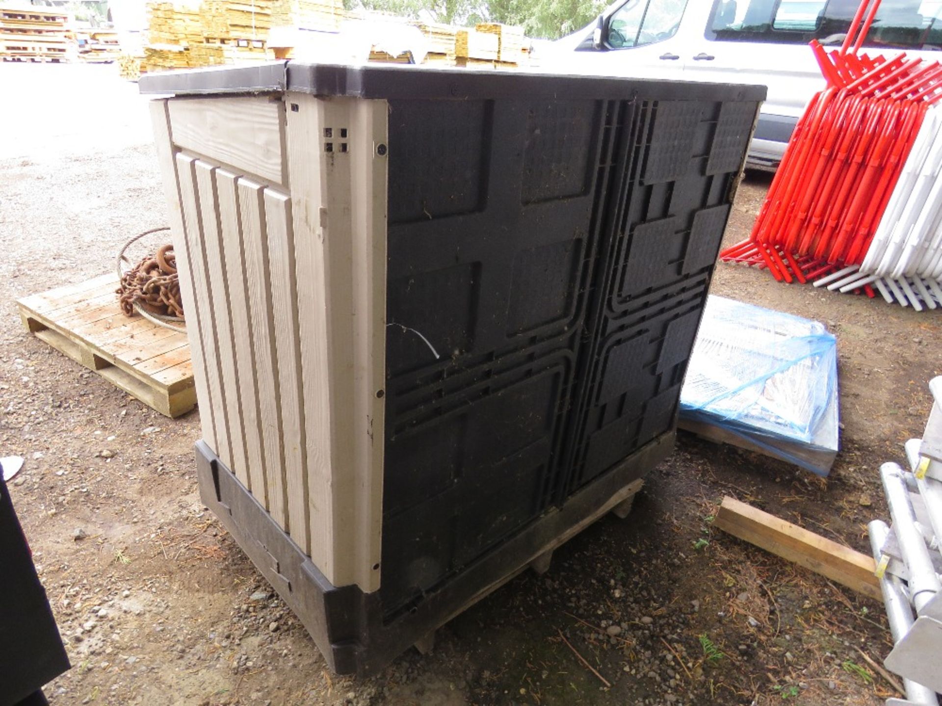 PLASTIC BIN STORE/GARDEN SHED: 1.2M WIDTH X 1M HEIGHT X 0.6M DEPTH APPROX. THIS LOT IS SOLD UNDER - Image 3 of 7