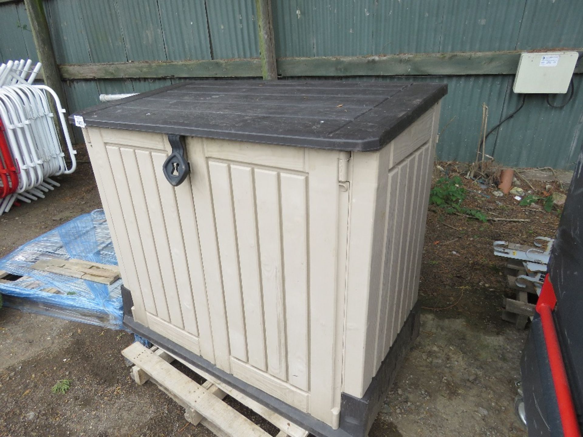 PLASTIC BIN STORE/GARDEN SHED: 1.2M WIDTH X 1M HEIGHT X 0.6M DEPTH APPROX. THIS LOT IS SOLD UNDER - Image 2 of 7