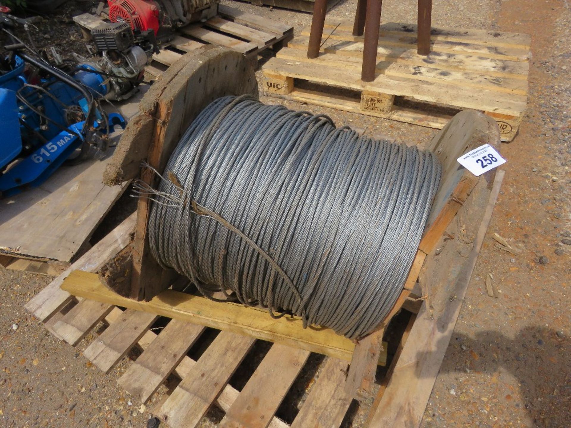 ROLL OF 80MM APPROX DIAMETER HAWSER CABLE.