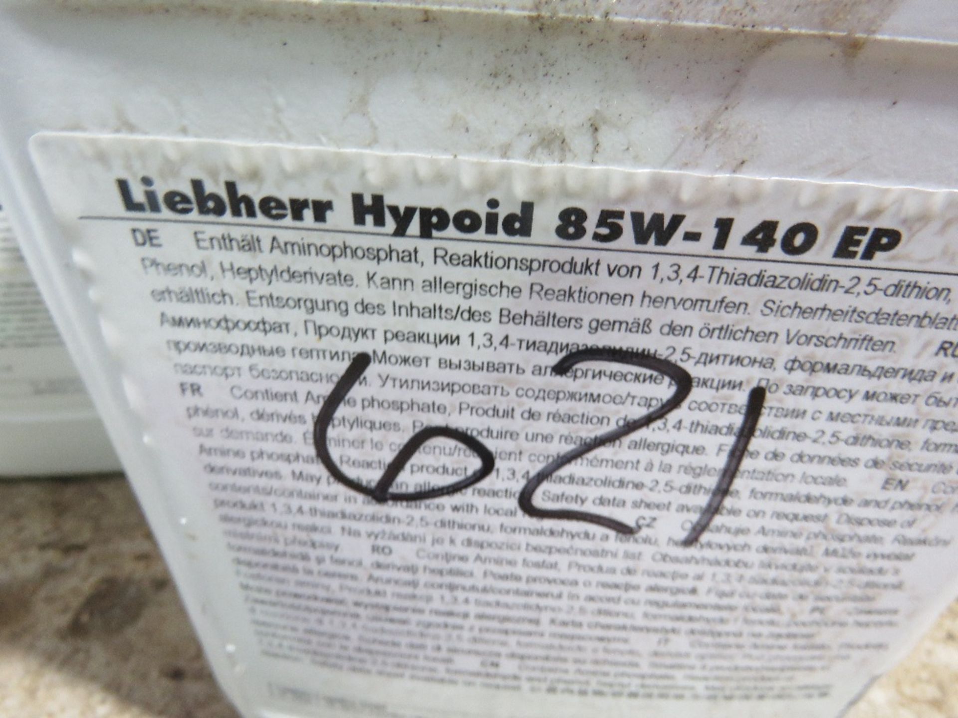 4 X LIEBHERR OIL CANS: HYPOID 85W140 AND A PART CAN OF ENGINE OIL. THIS LOT IS SOLD UNDER THE AUC - Image 5 of 5