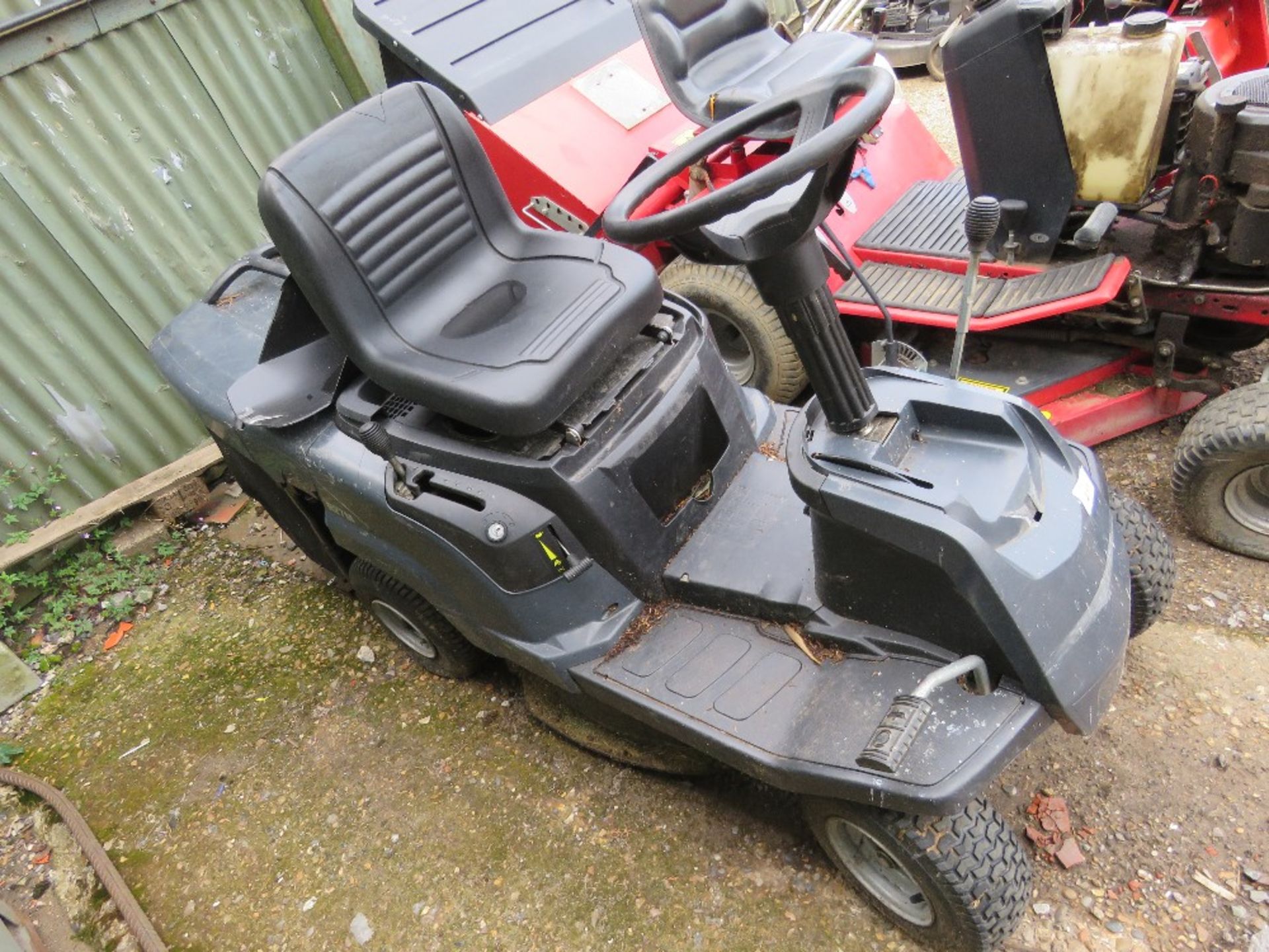 R27M RIDE ON MOWER WITH COLLECTOR. WHEN TESTED WAS SEEN TO RUN, DRIVE AND MOWERS ENGAGED. THIS LO
