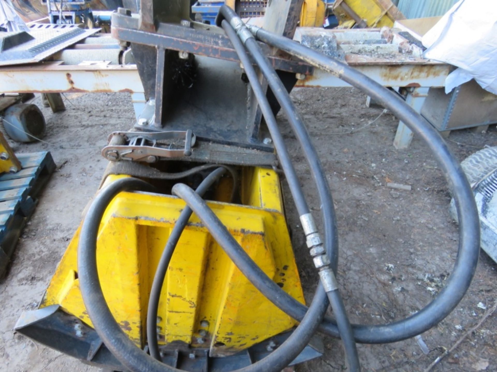 FEMAC EXCAVATOR MOUNTED HEAVY DUTY FLAIL HEAD ON 80MM PINS. UNTESTED, CONDITION UNKNOWN. - Image 3 of 10