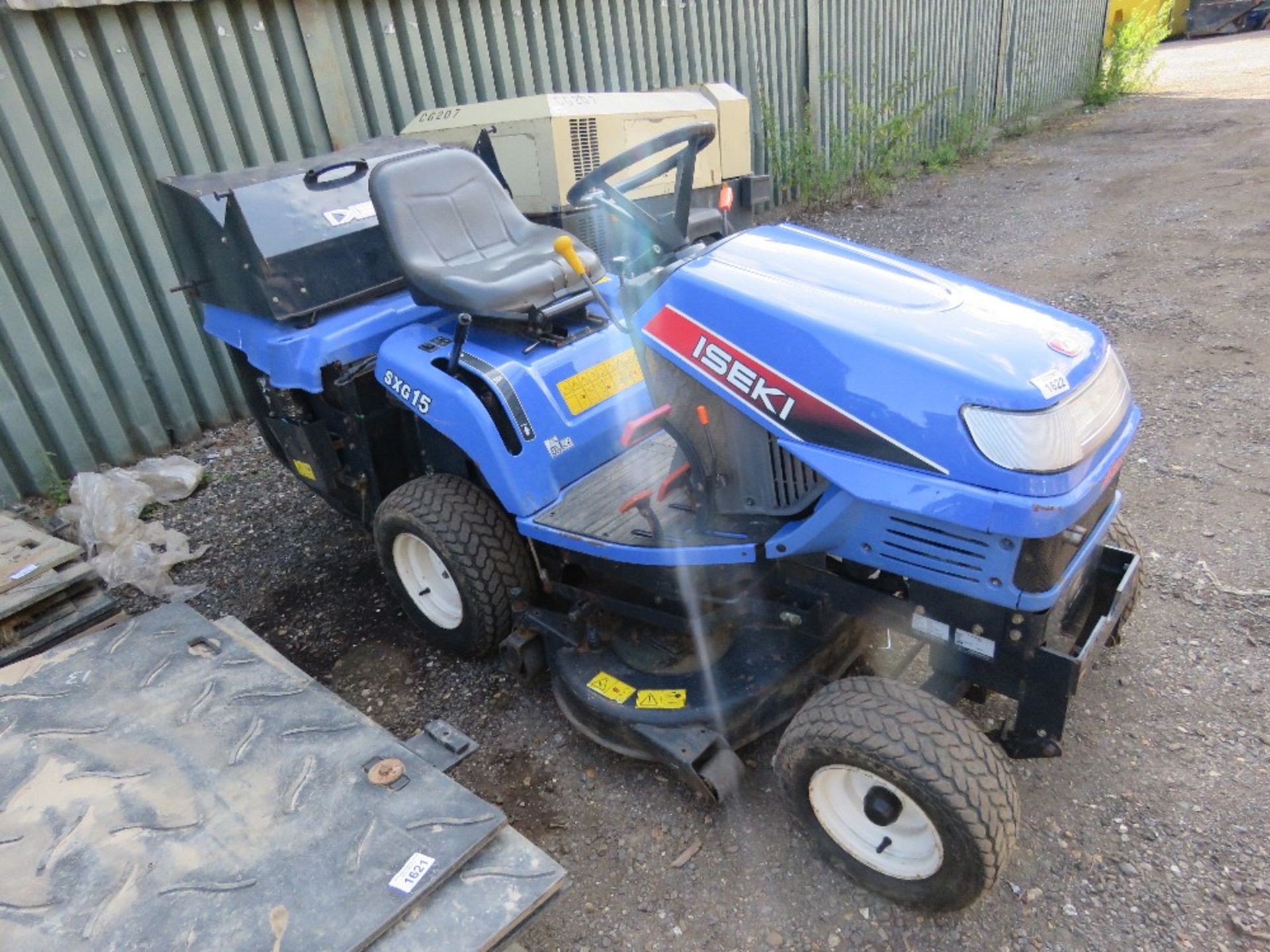 ISEKI SXG15 RIDE ON DIESEL LAWNMOWER WITH COLLECTOR. 531 REC HOURS. SN:H000816. WHEN TESTED WAS SEEN - Image 2 of 14