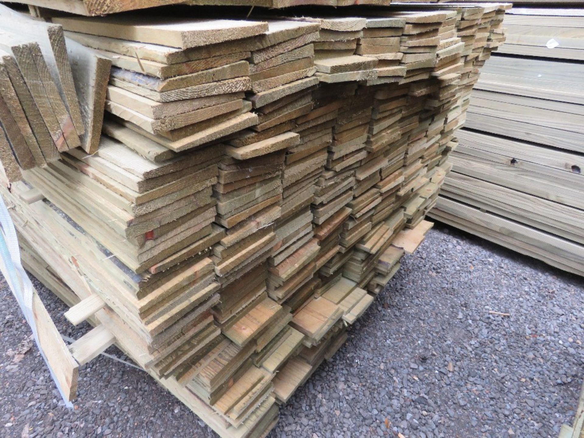 EXTRA LARGE PACK OF PRESSURE TREATED FEATHER EDGE FENCE CLADDING TIMBER BOARDS. 1.65M LENGTH X 100MM - Image 2 of 3