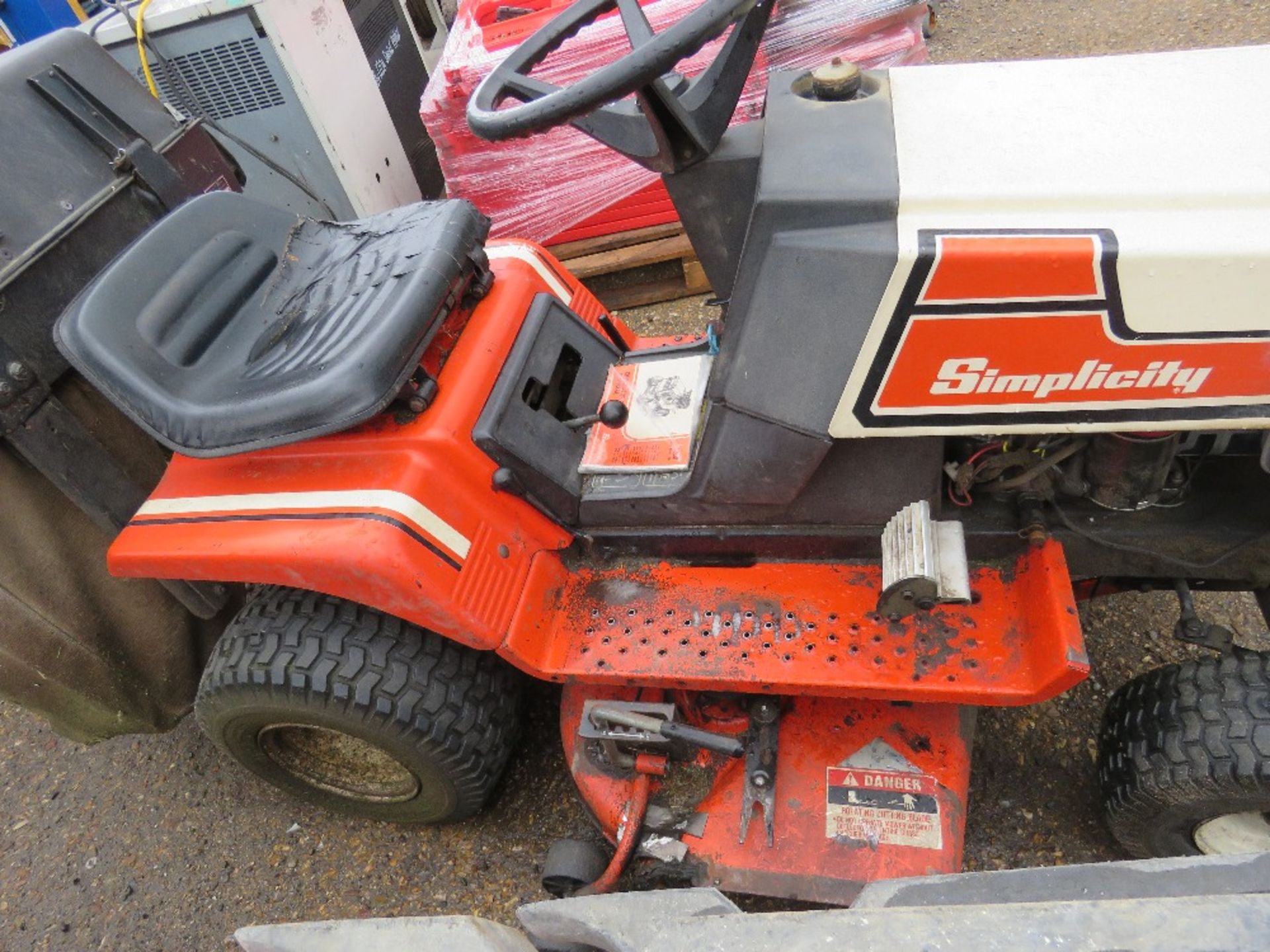 SIMPLICITY RIDE ON MOWER WITH COLLECTOR (RECENT ENGINE REPLACEMENT). when tested was seen to drive a - Image 9 of 9