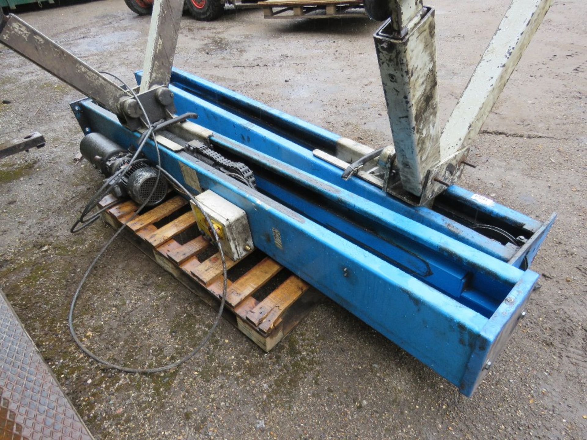HOFFMAN 2800KG RATED 2 POST VEHICLE LIFT. WORKING WHEN RECENTLY REMOVED FROM WORKSHOP LIQUIDATION. - Image 3 of 4