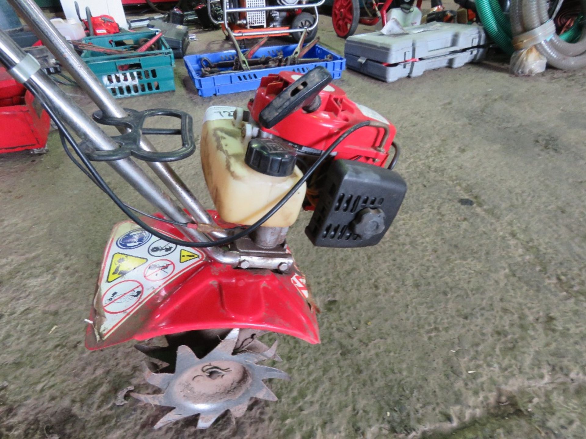 MANTIS SMALL SIZED PETROL ENGINED ROTORVATOR. THIS LOT IS SOLD UNDER THE AUCTIONEERS MARGIN SCHEM - Image 4 of 9