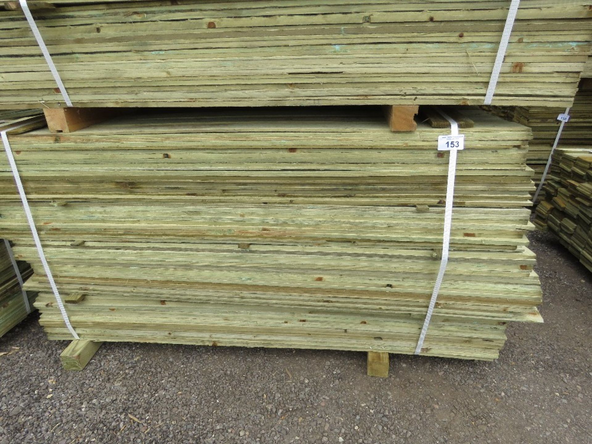EXTRA LARGE PACK OF PRESSURE TREATED FEATHER EDGE FENCE CLADDING TIMBER BOARDS. 1.65M LENGTH X 100MM