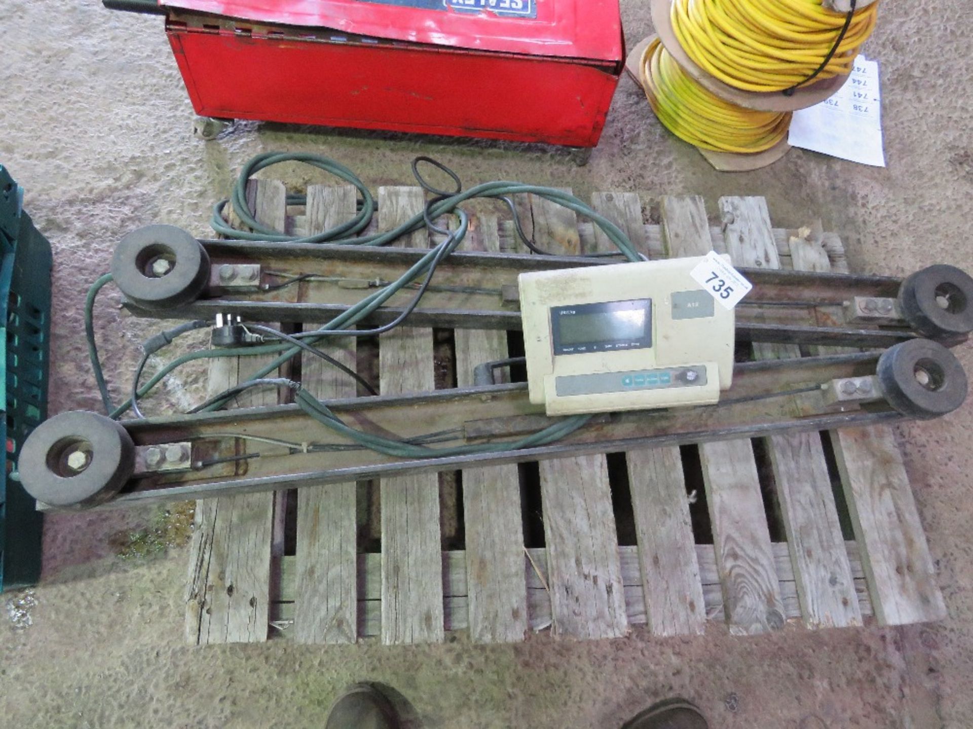 PAIR OF PALLET WEIGH SCALES WITH READER HEAD.