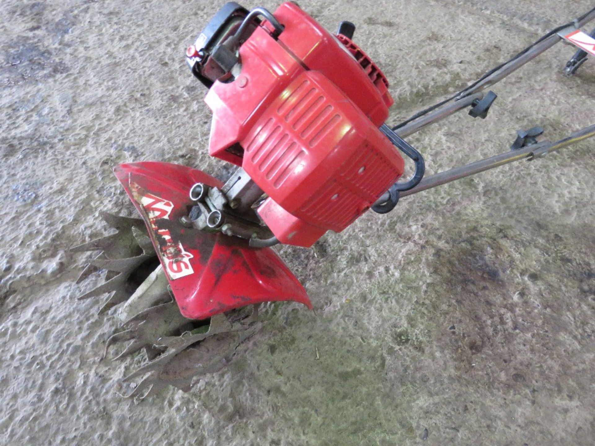 MANTIS SMALL SIZED PETROL ENGINED ROTORVATOR. THIS LOT IS SOLD UNDER THE AUCTIONEERS MARGIN SCHEM - Image 8 of 9