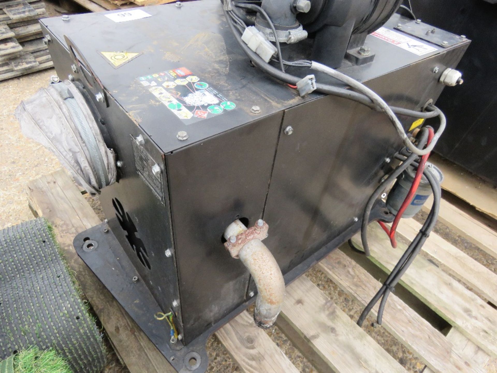 HATZ DIESEL ENGINED PACKAGED GENERATOR SET WITH CONTROL UNIT, 3.1KW RATED OUTPUT. - Image 5 of 6